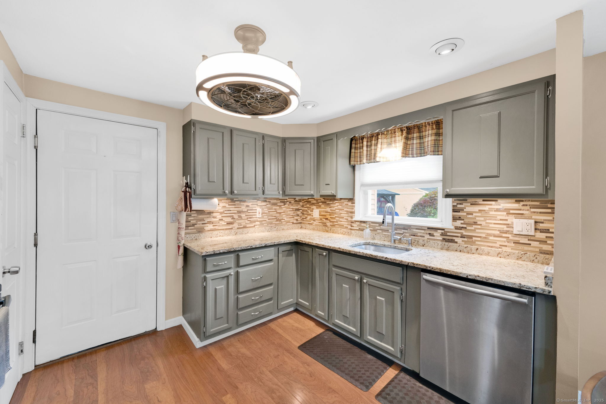 2 Glen Arden Lane