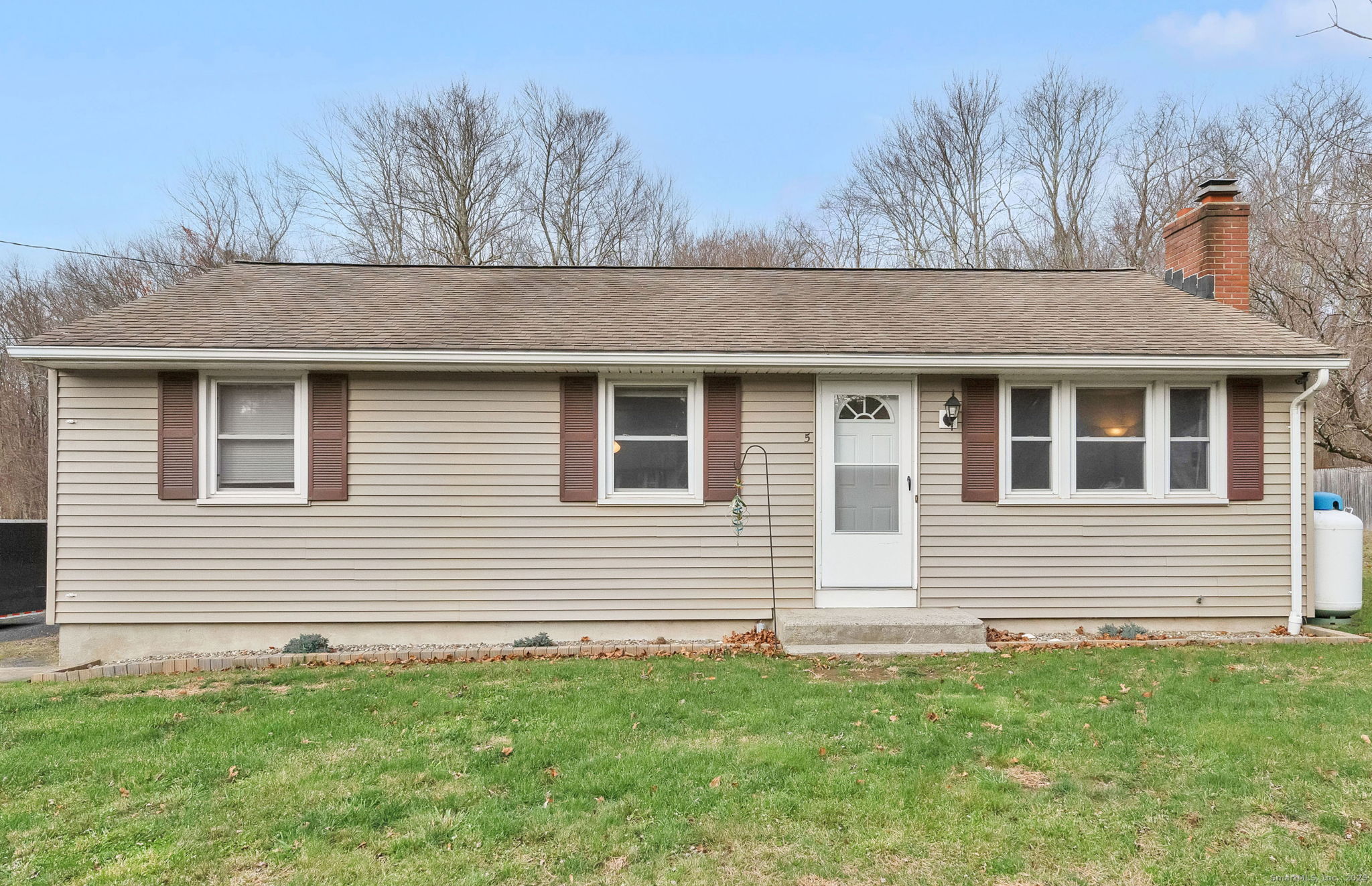 5 Thomas Drive