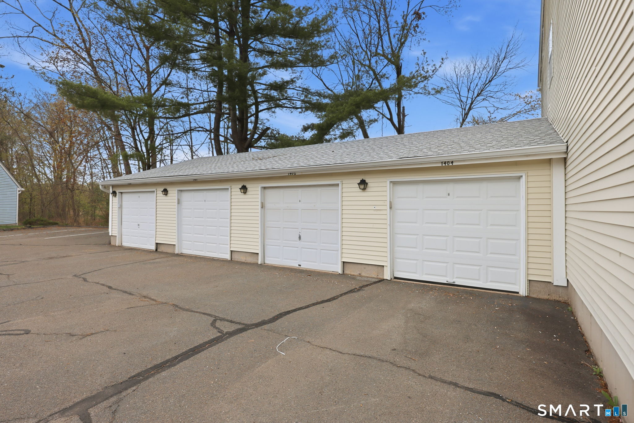 1402 Sunfield Drive 1402