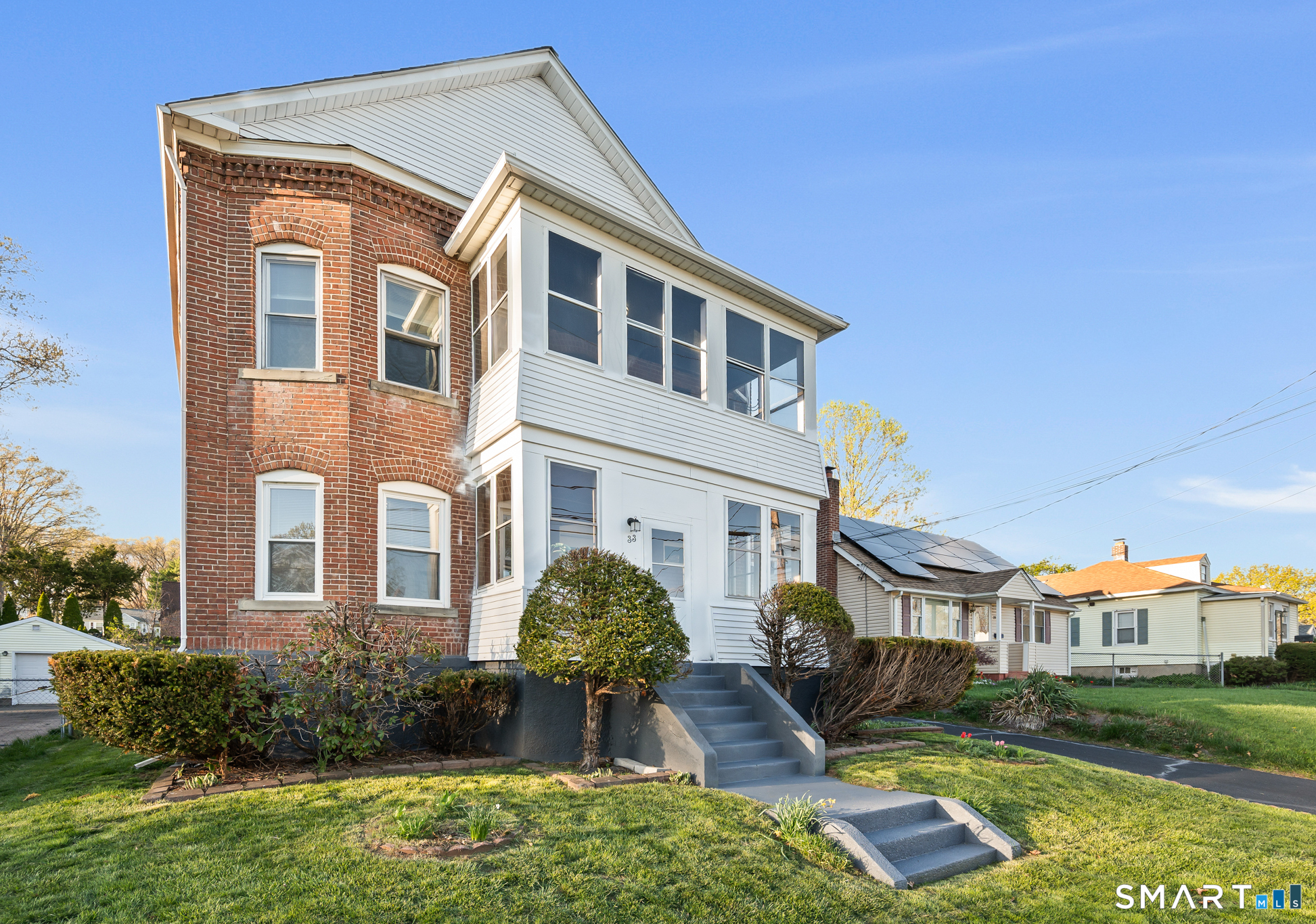 33 Hillhurst Avenue