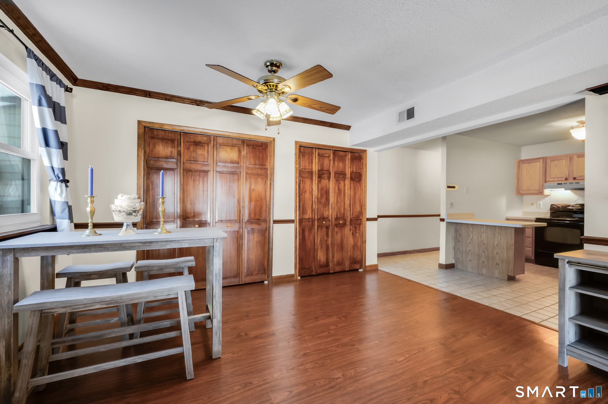 1301 Twin Circle Drive Unit: 1301