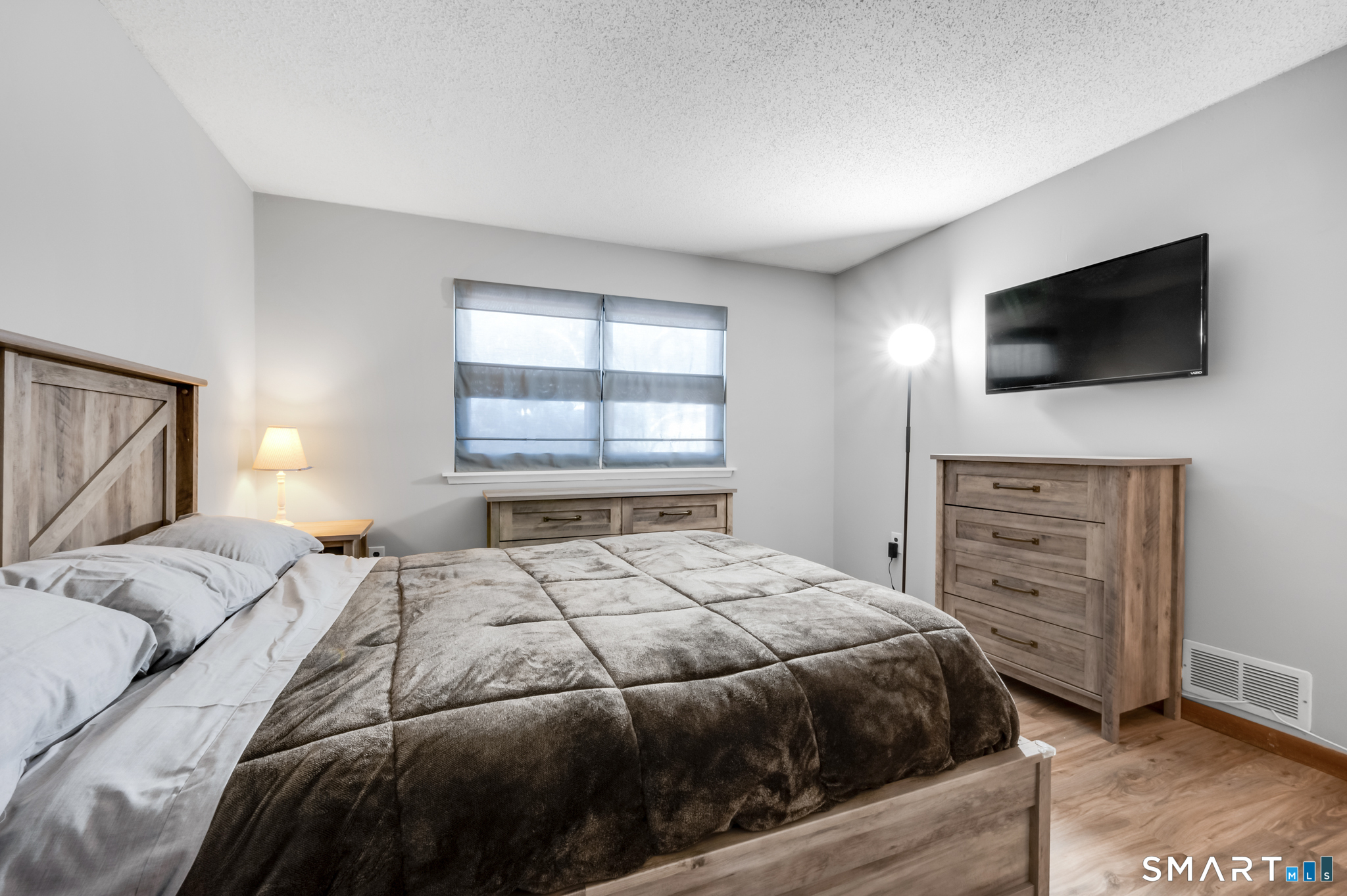 1301 Twin Circle Drive Unit: 1301