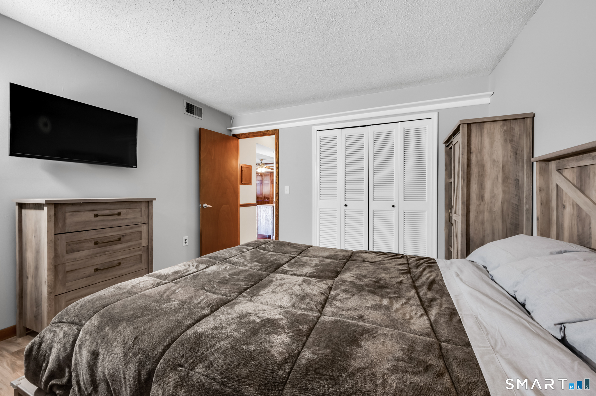 1301 Twin Circle Drive Unit: 1301