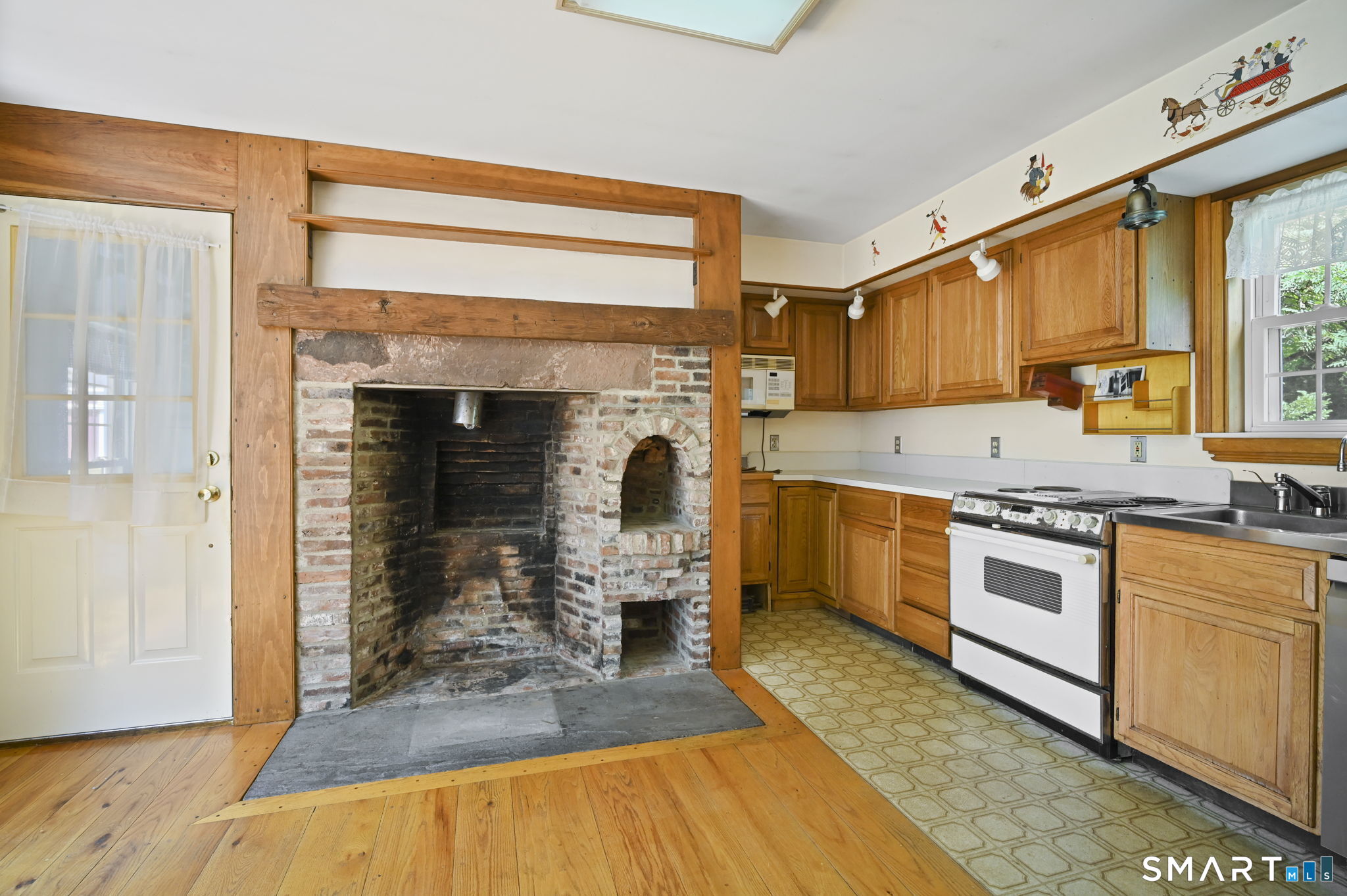 1689 Main Street