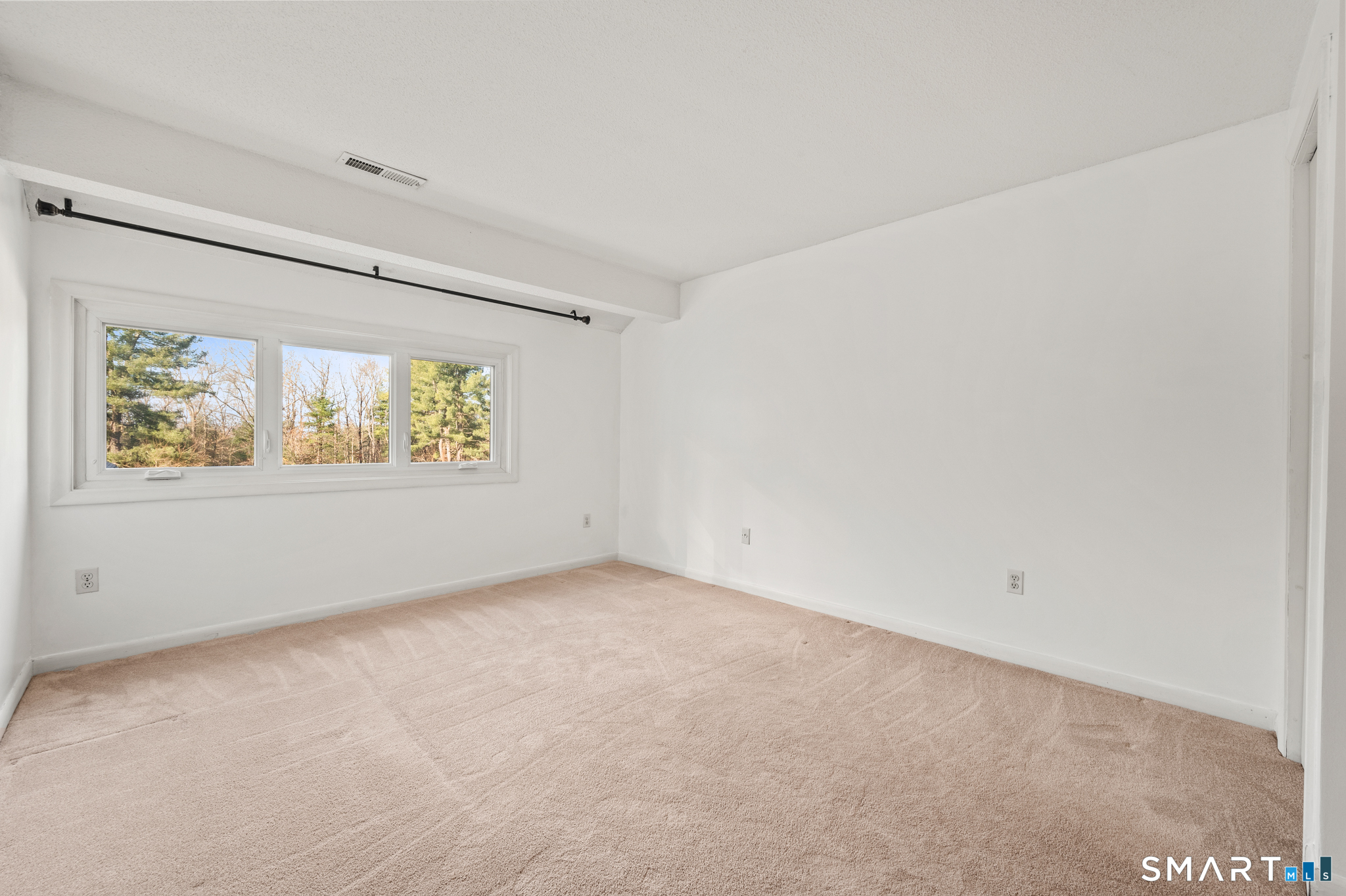 18 Dutton Place Way Unit: 18