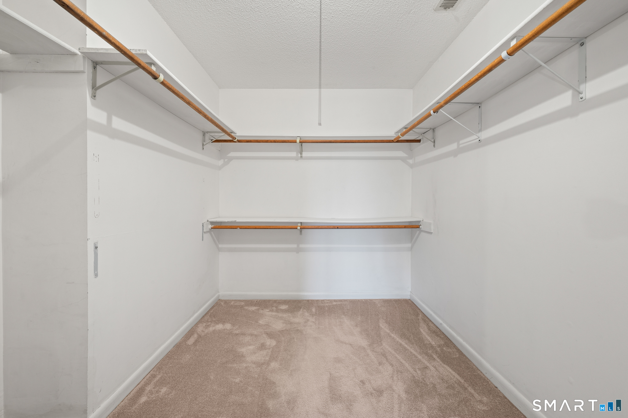 18 Dutton Place Way Unit: 18
