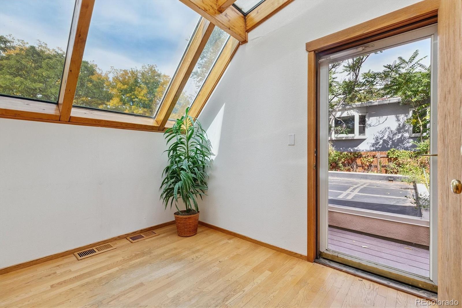 5305 E Dakota Avenue