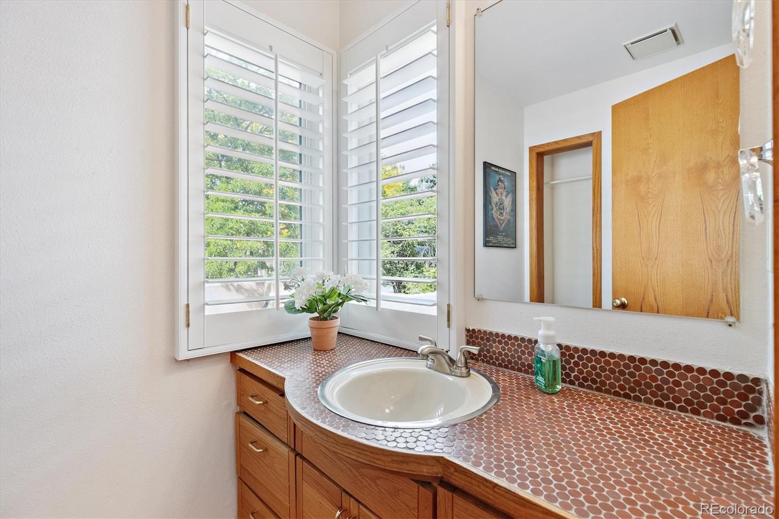 5305 E Dakota Avenue