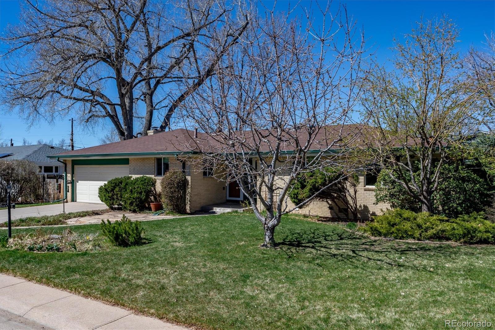 2105 E Dartmouth Circle