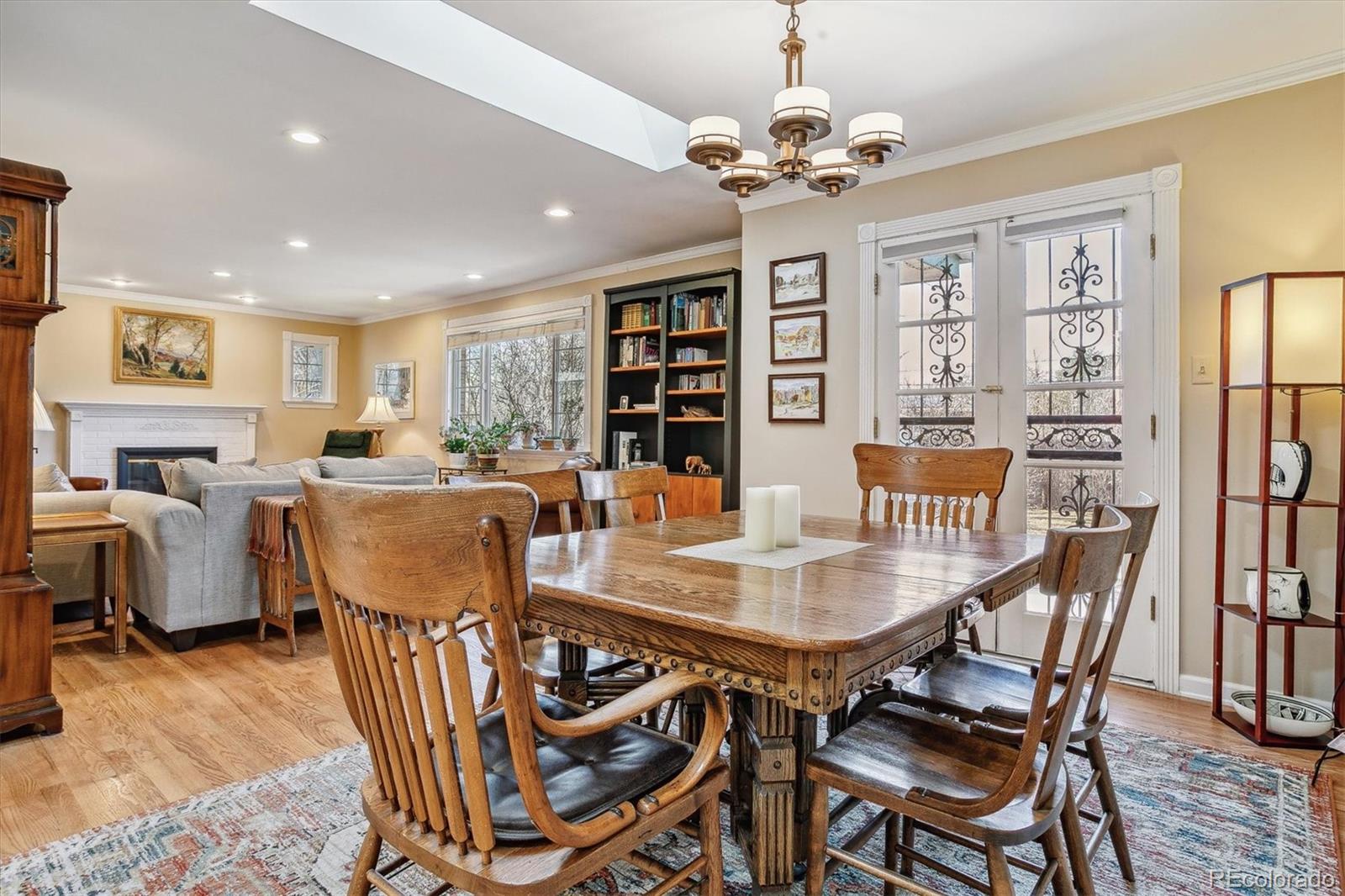 2105 E Dartmouth Circle