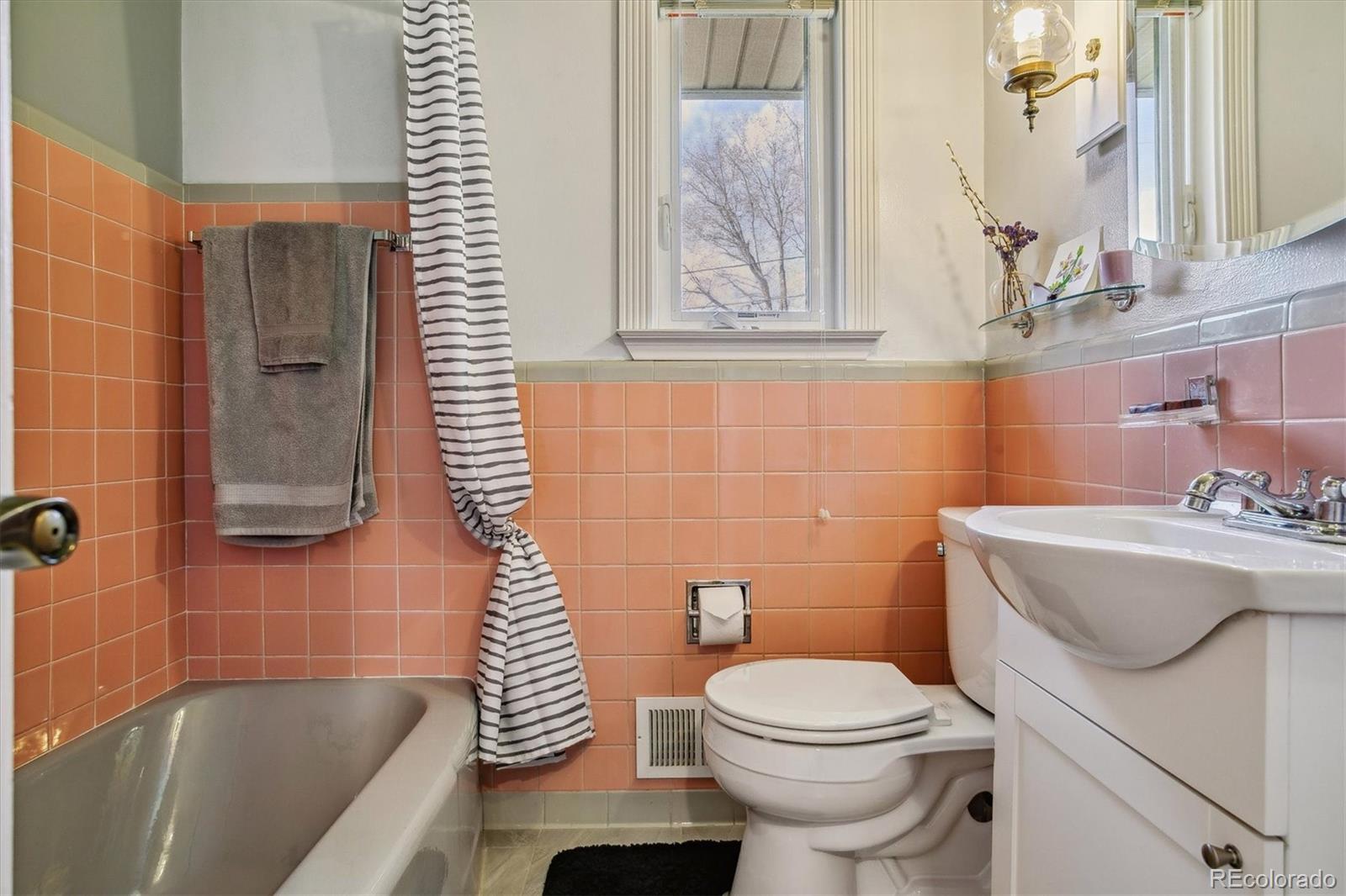 2105 E Dartmouth Circle