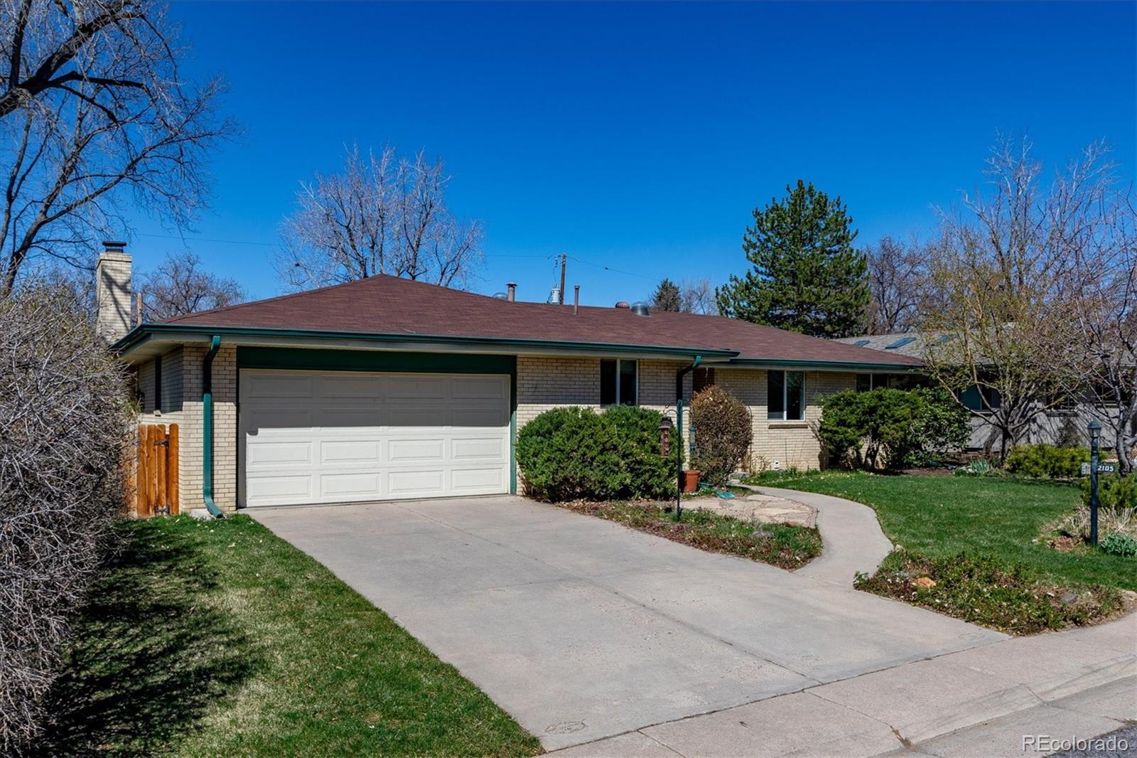 2105 E Dartmouth Circle