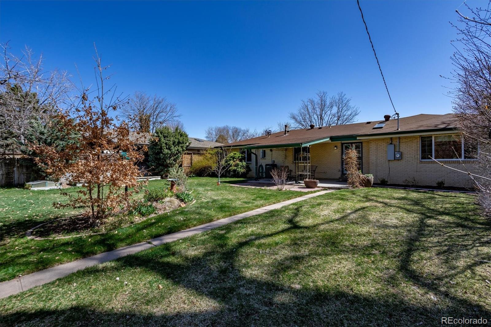 2105 E Dartmouth Circle