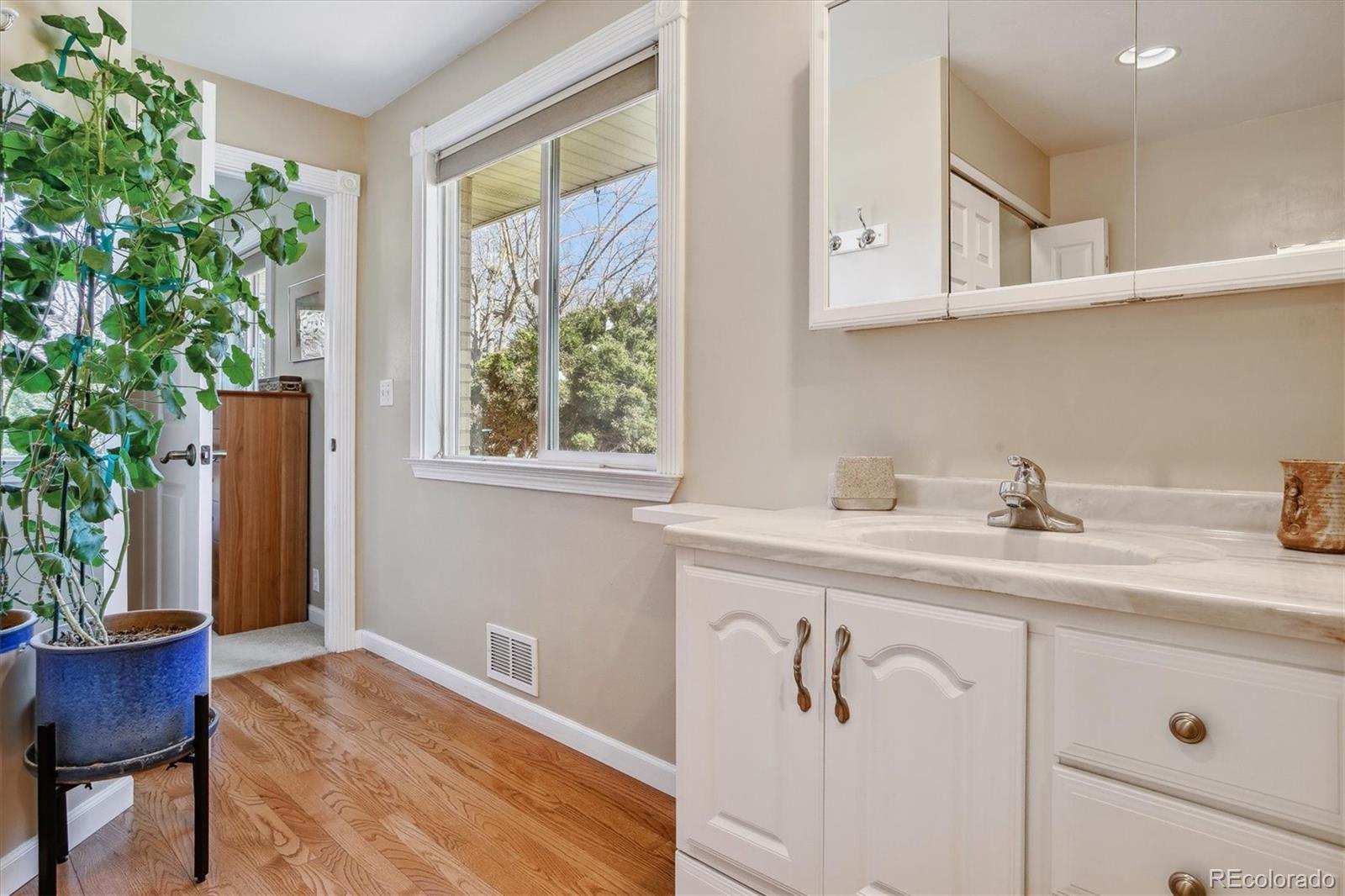 2105 E Dartmouth Circle