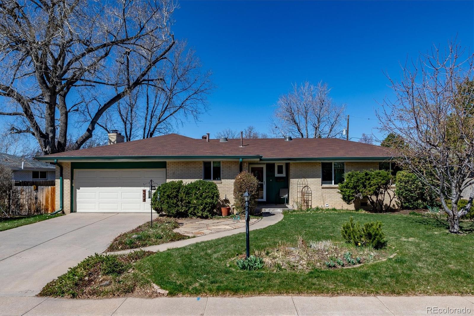 2105 E Dartmouth Circle