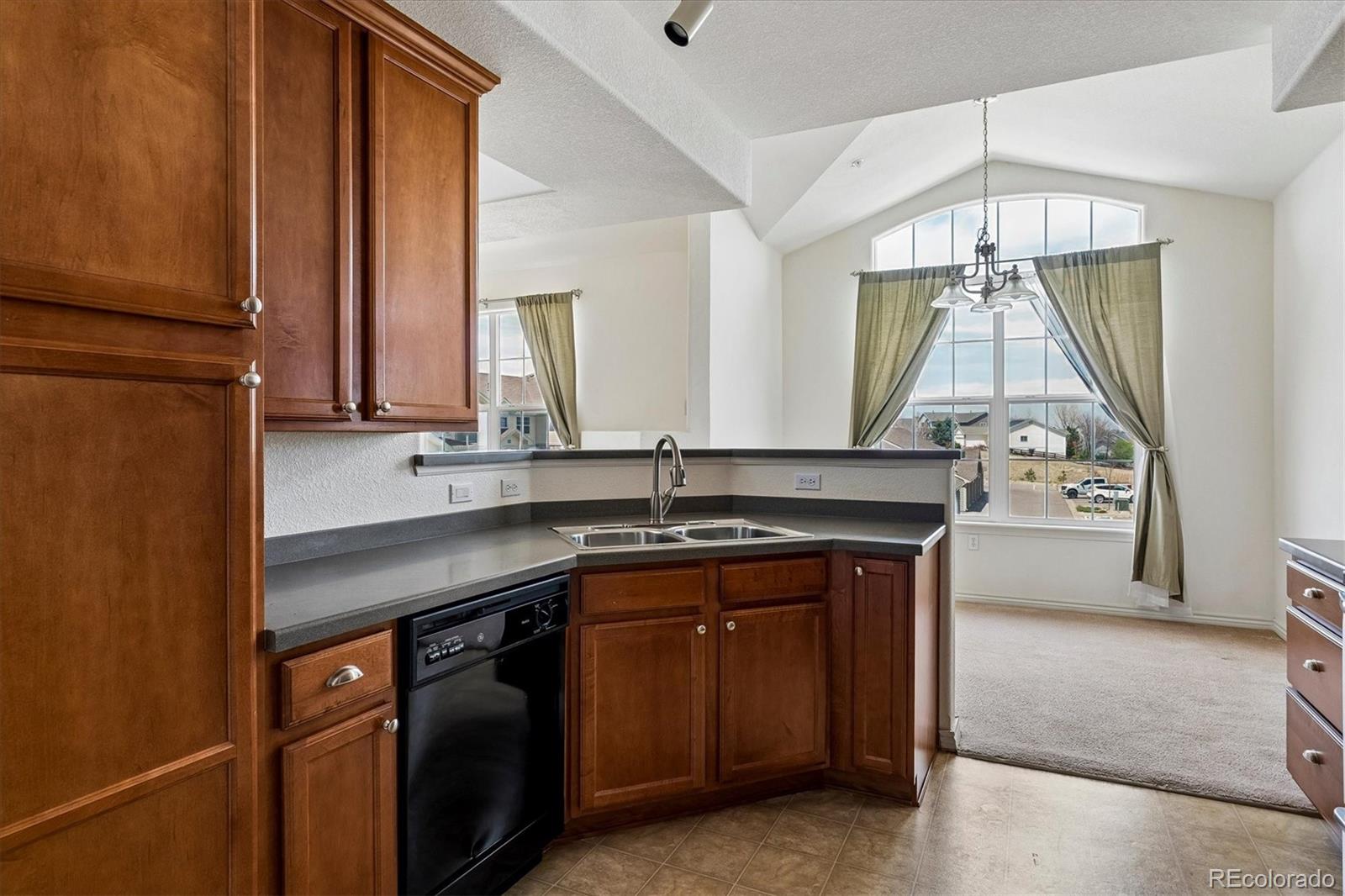 18657 Stroh Road Unit: 4207