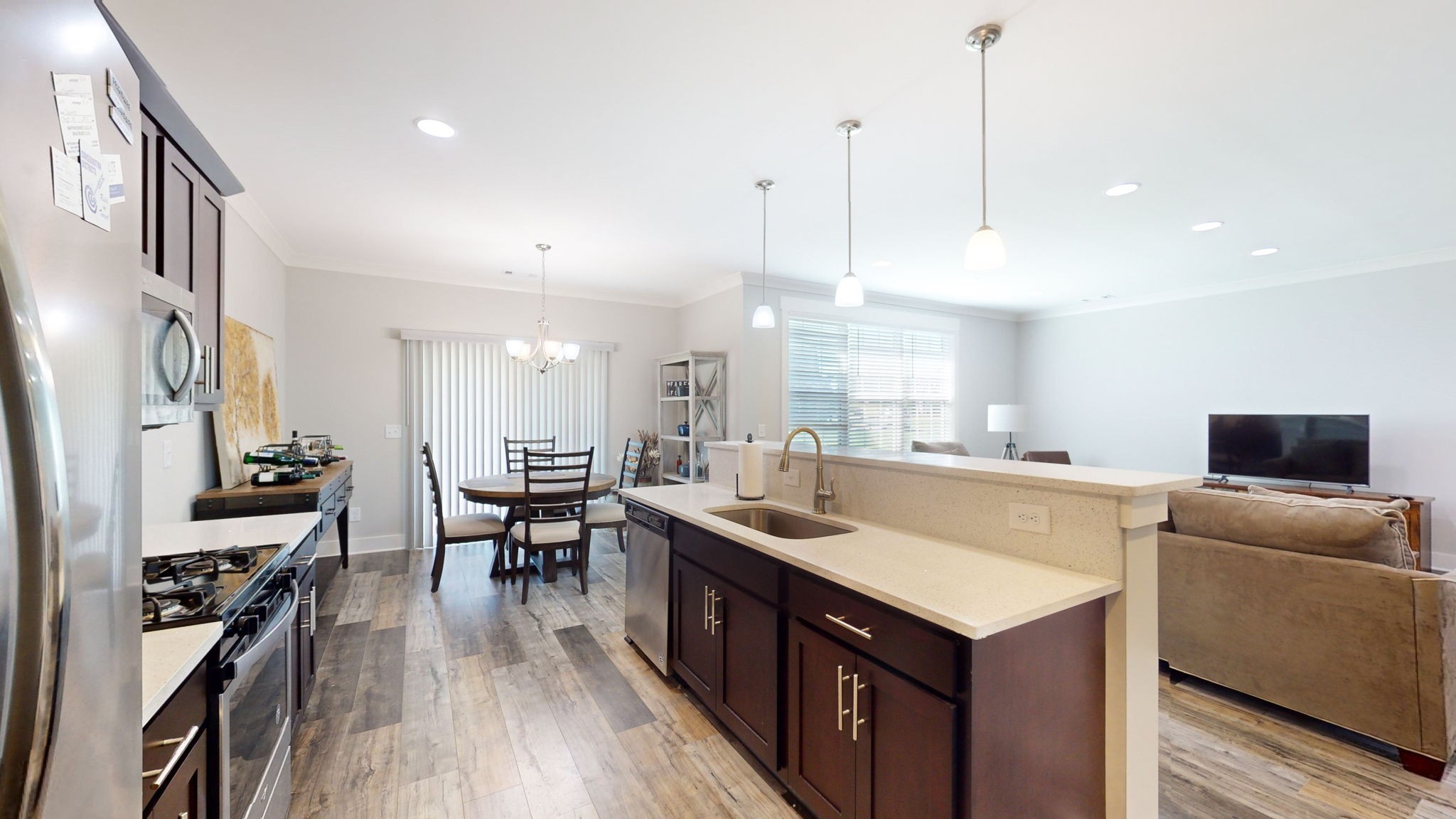 102 Rochester Dr