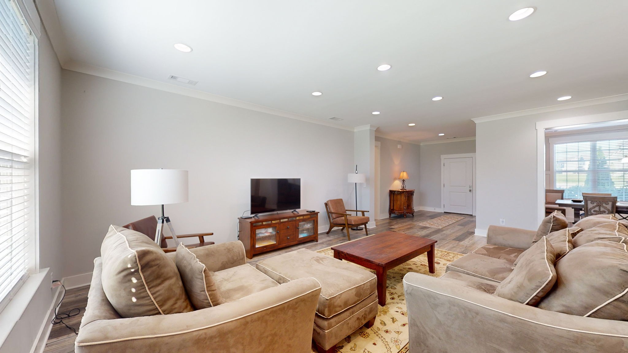 102 Rochester Dr