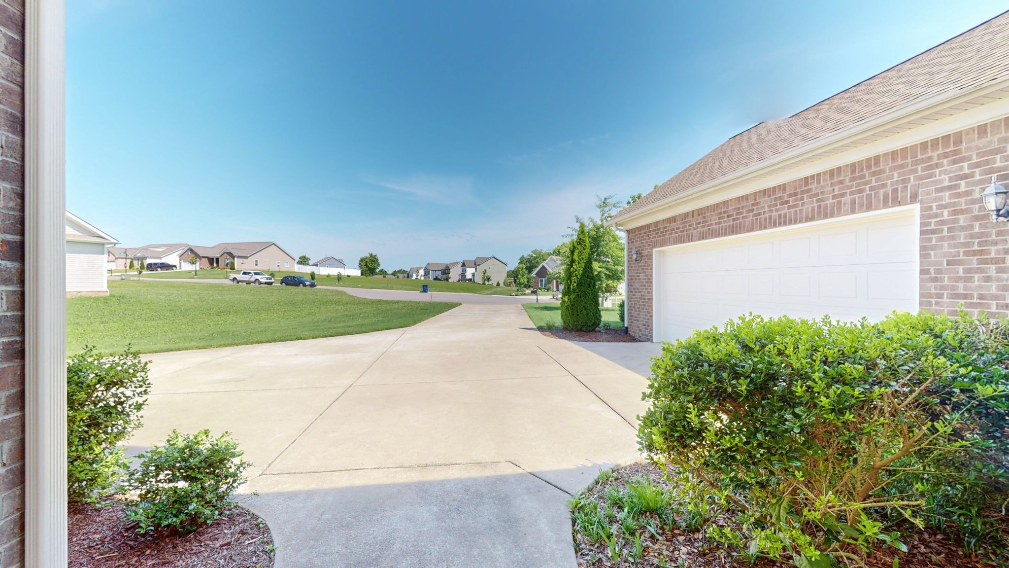 102 Rochester Dr