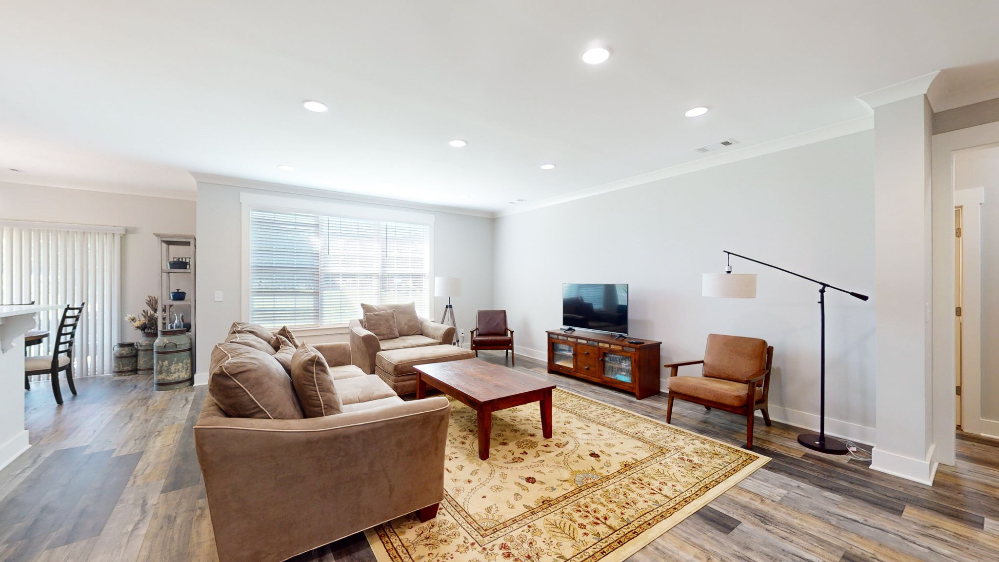 102 Rochester Dr
