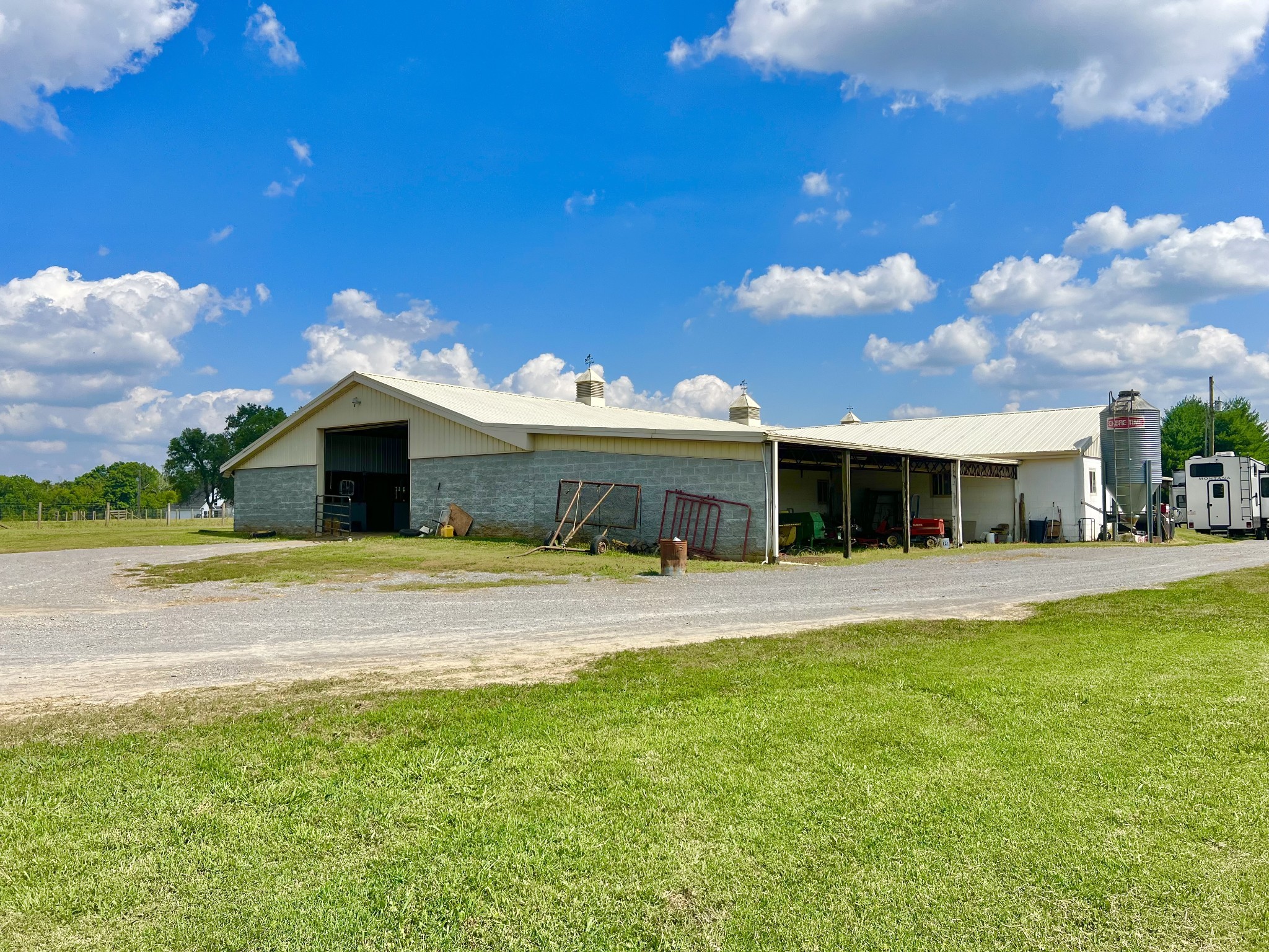 827 Longview Rd
