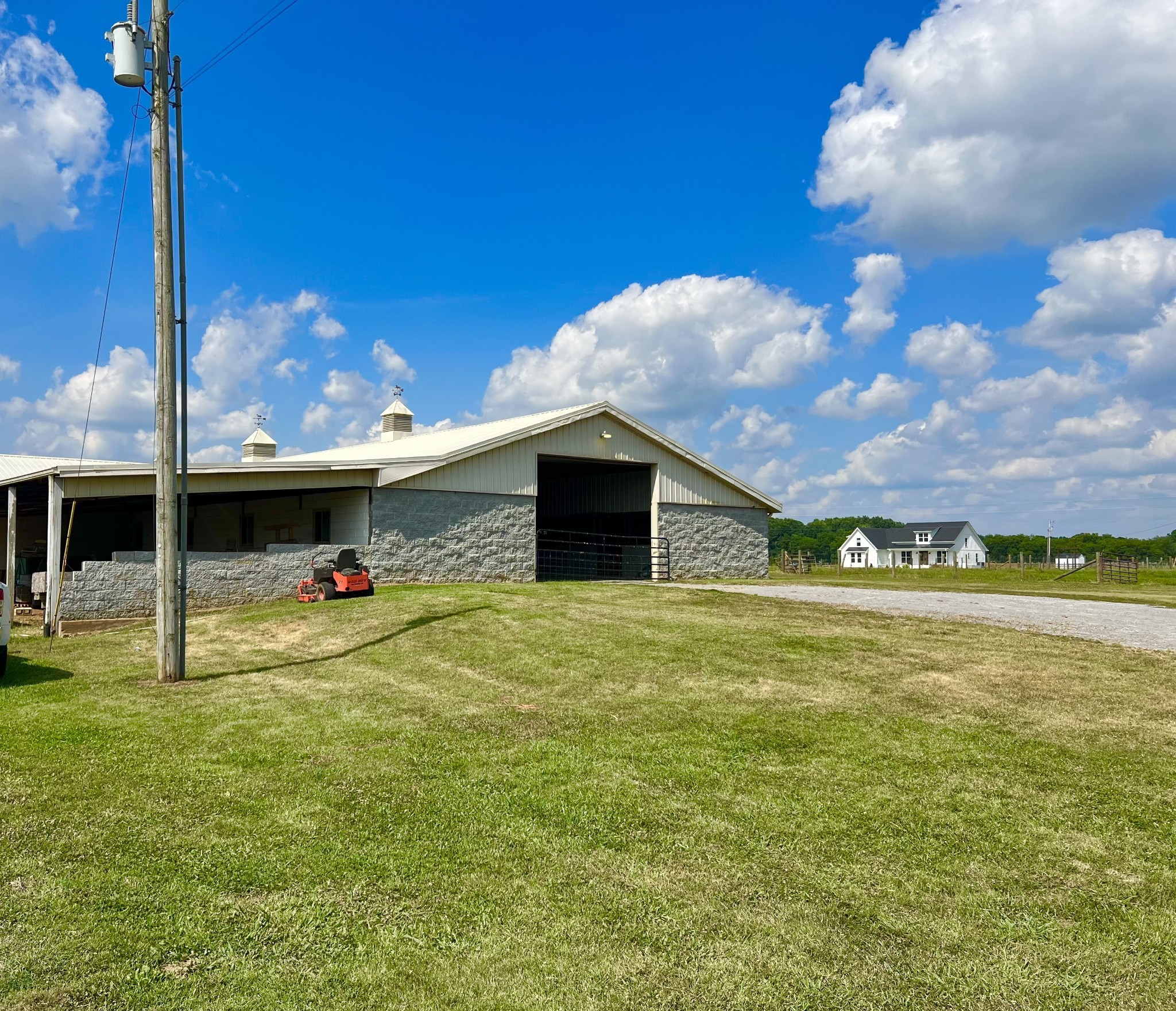 827 Longview Rd