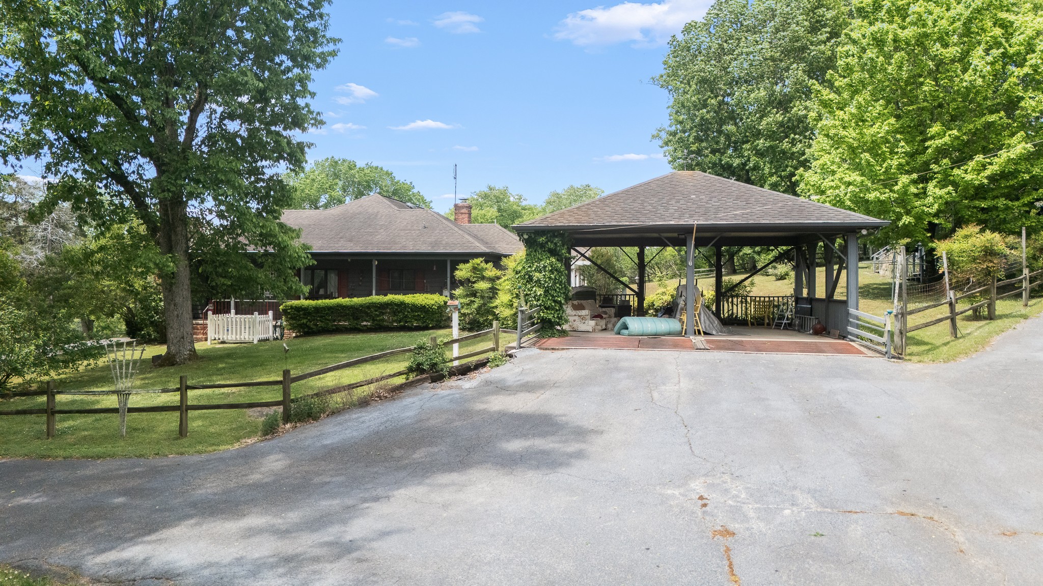 32 Grisham Rd