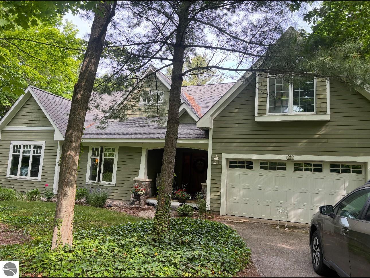 8751 Woodridge Drive