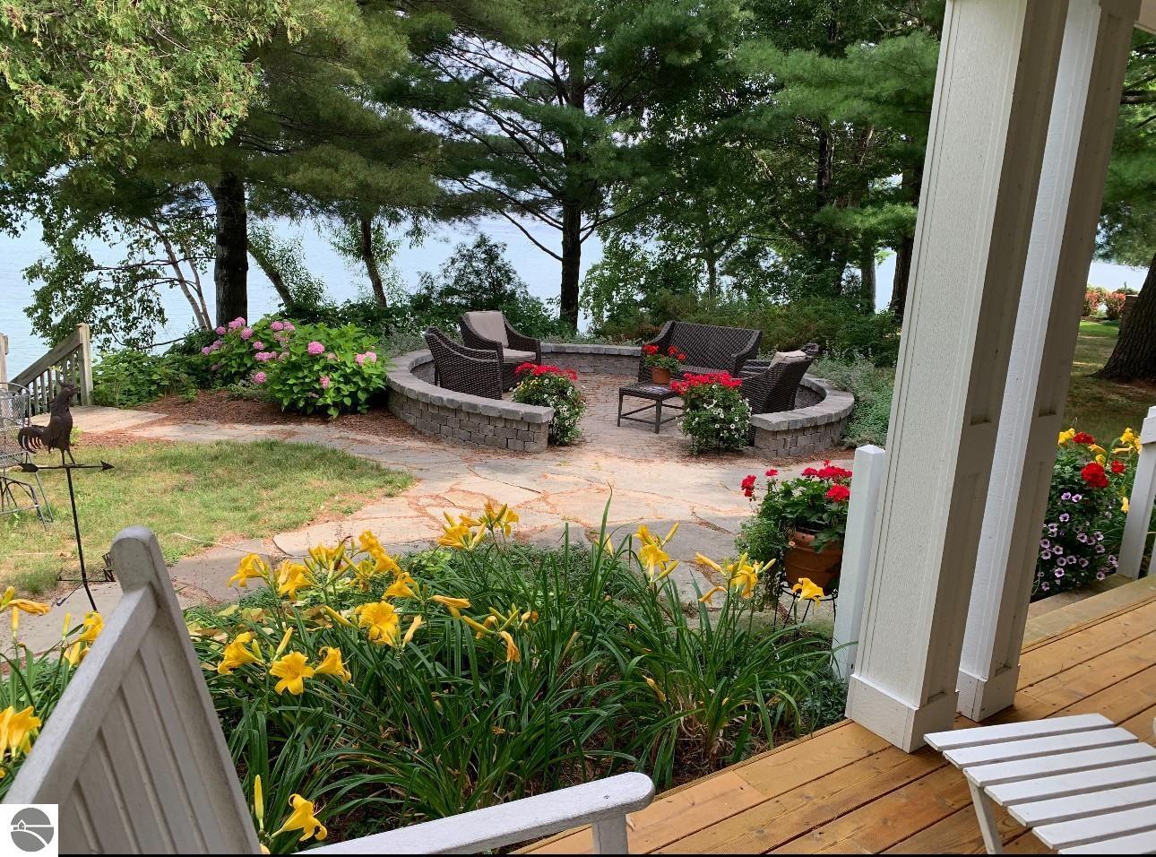 8751 Woodridge Drive