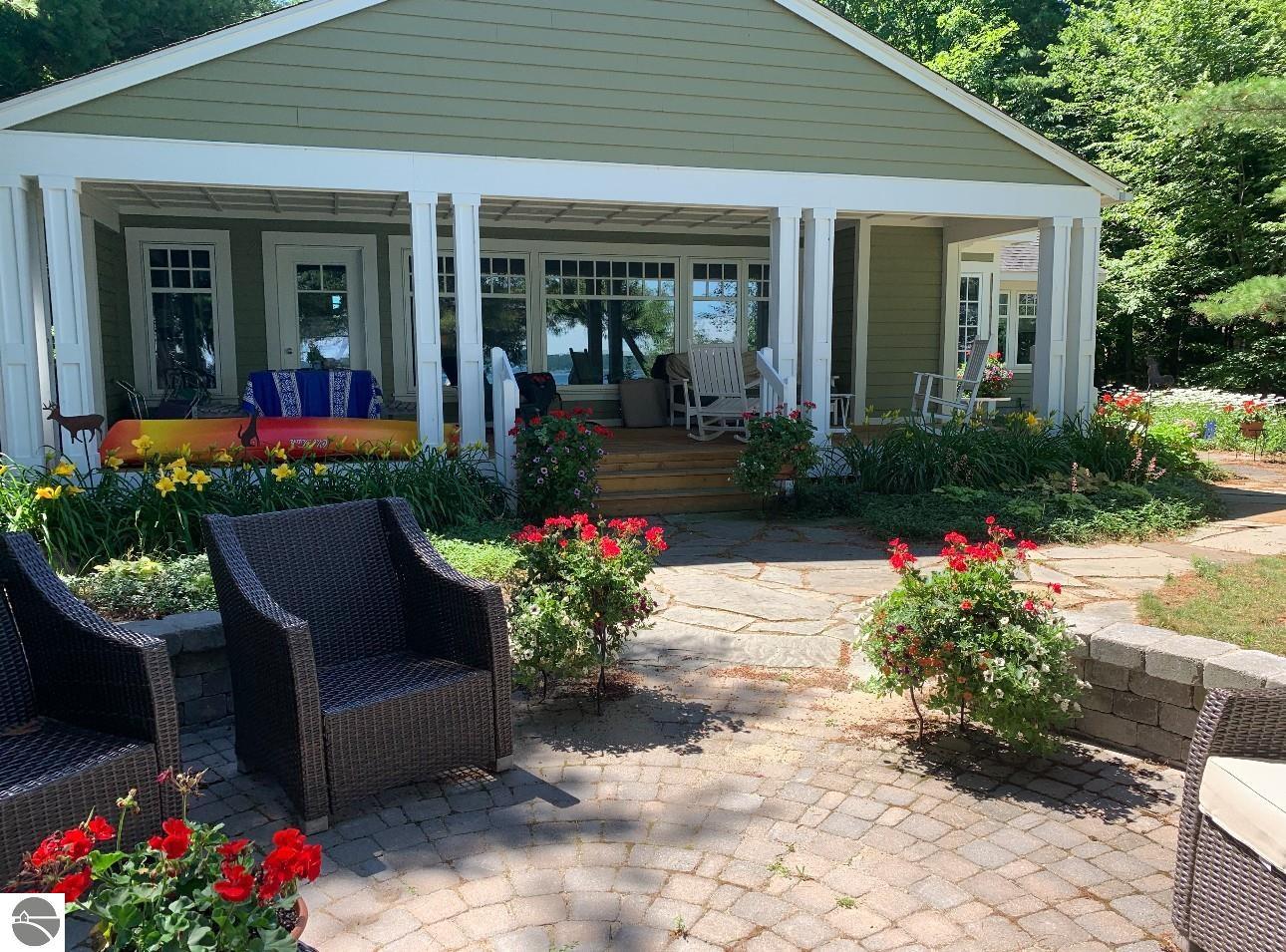 8751 Woodridge Drive