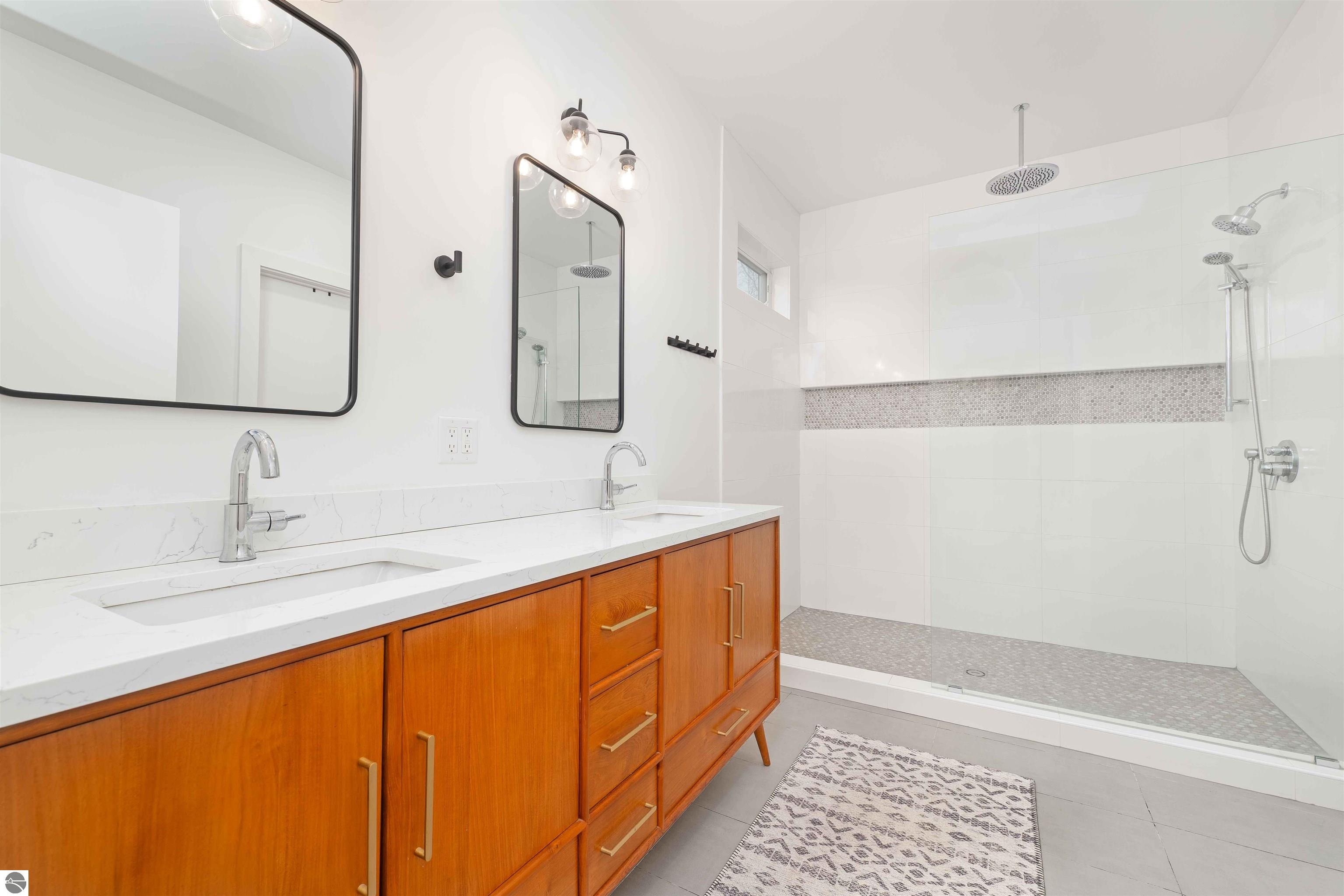 2810 Holiday Village Court