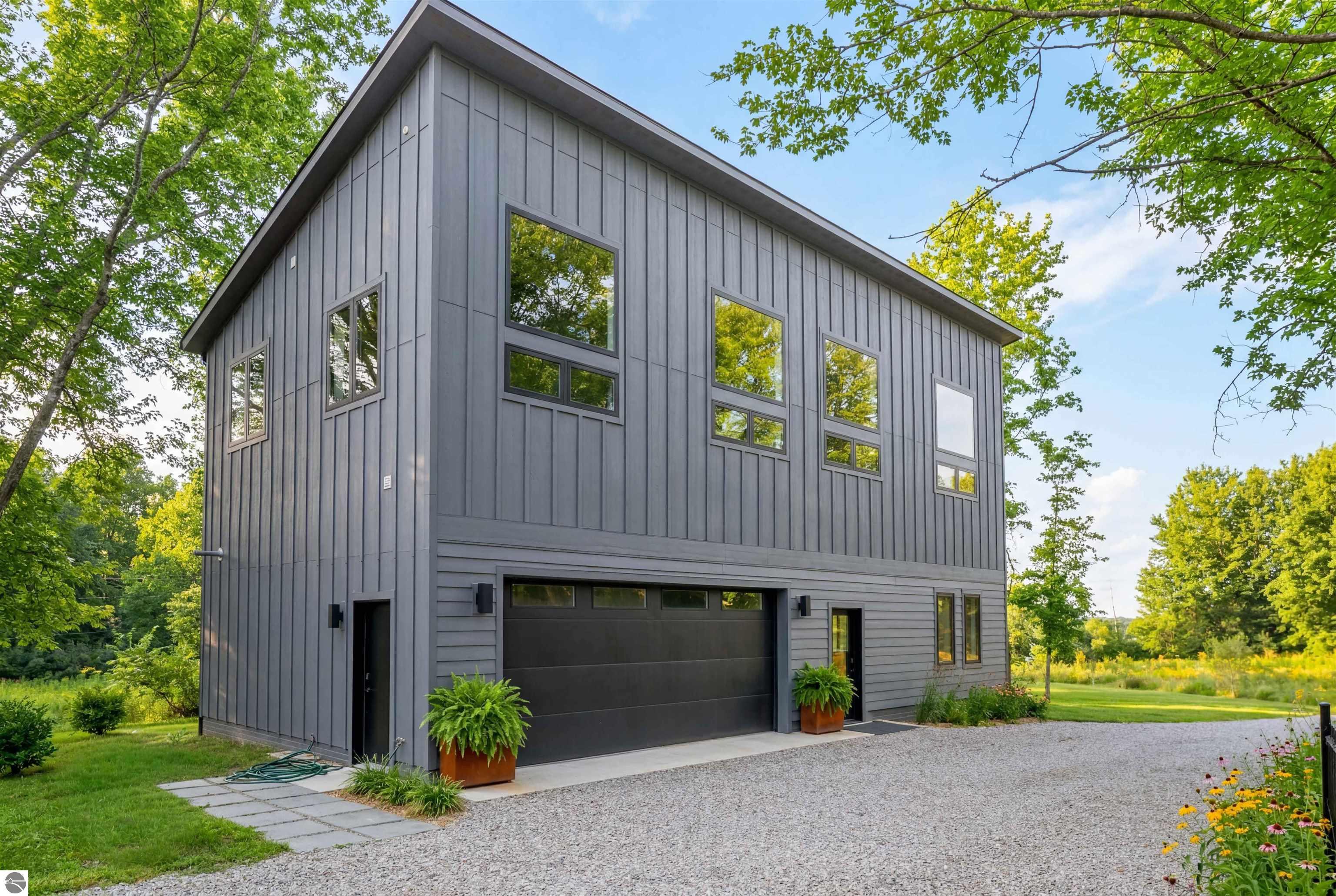 2810 Holiday Village Court