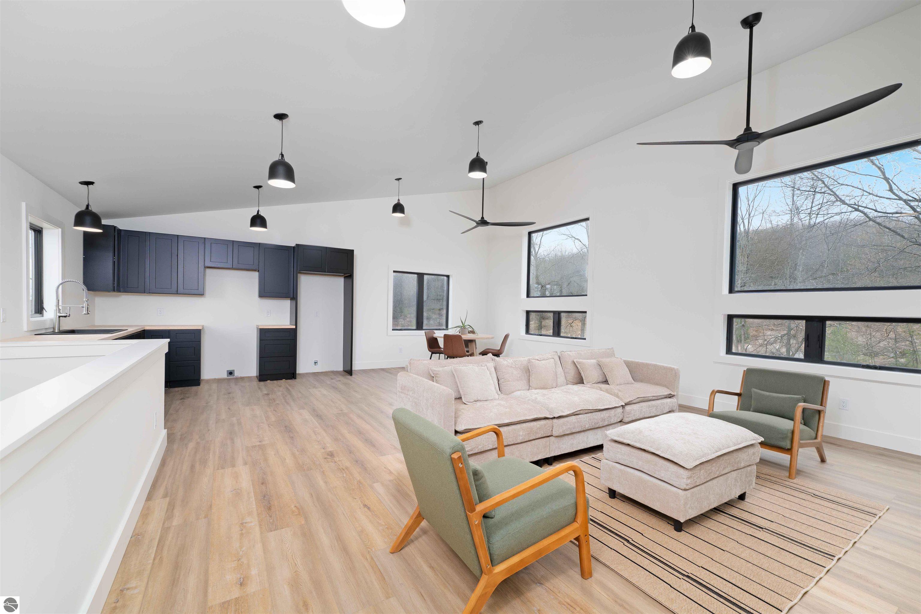 2810 Holiday Village Court