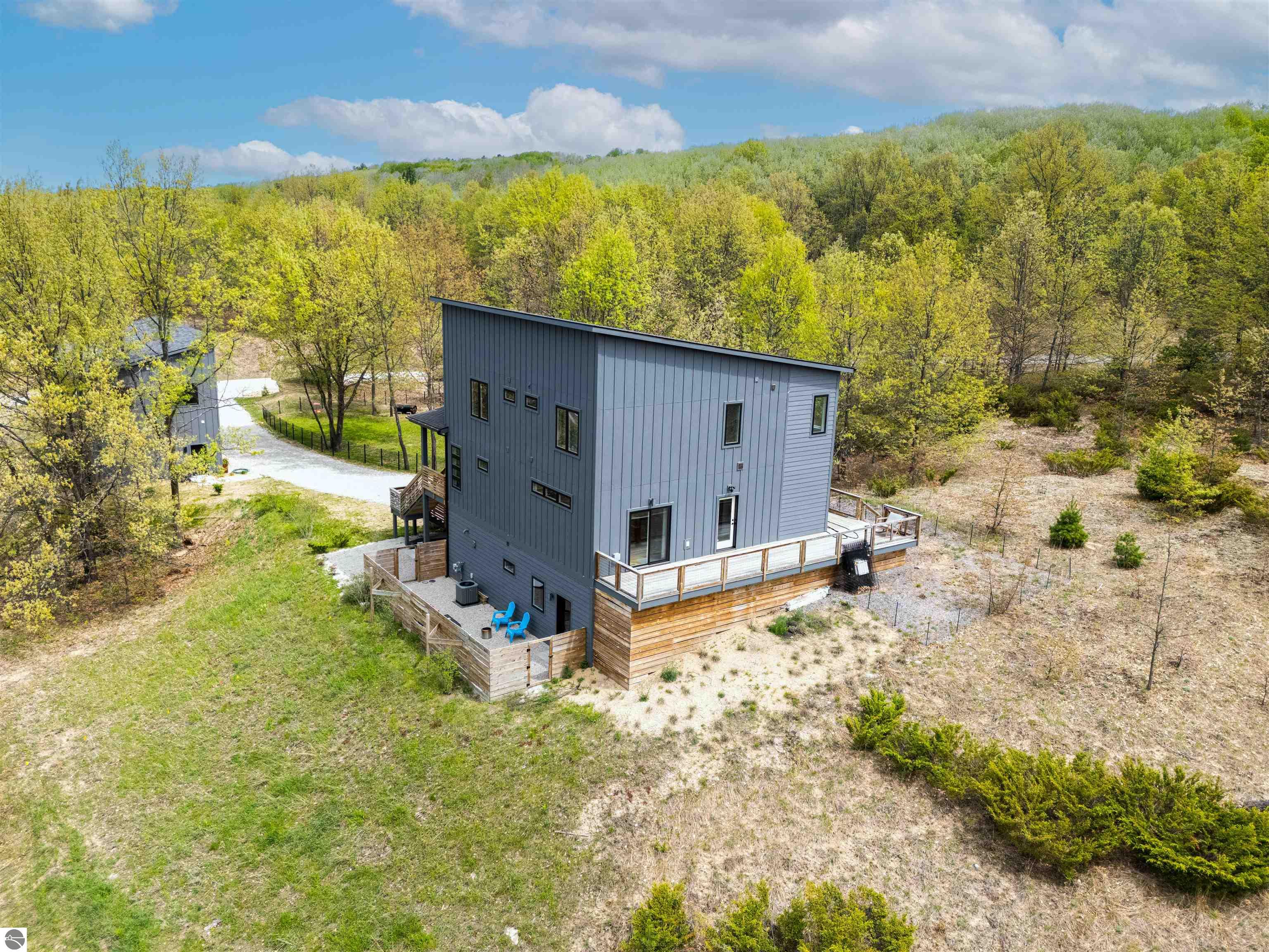 2810 Holiday Village Court