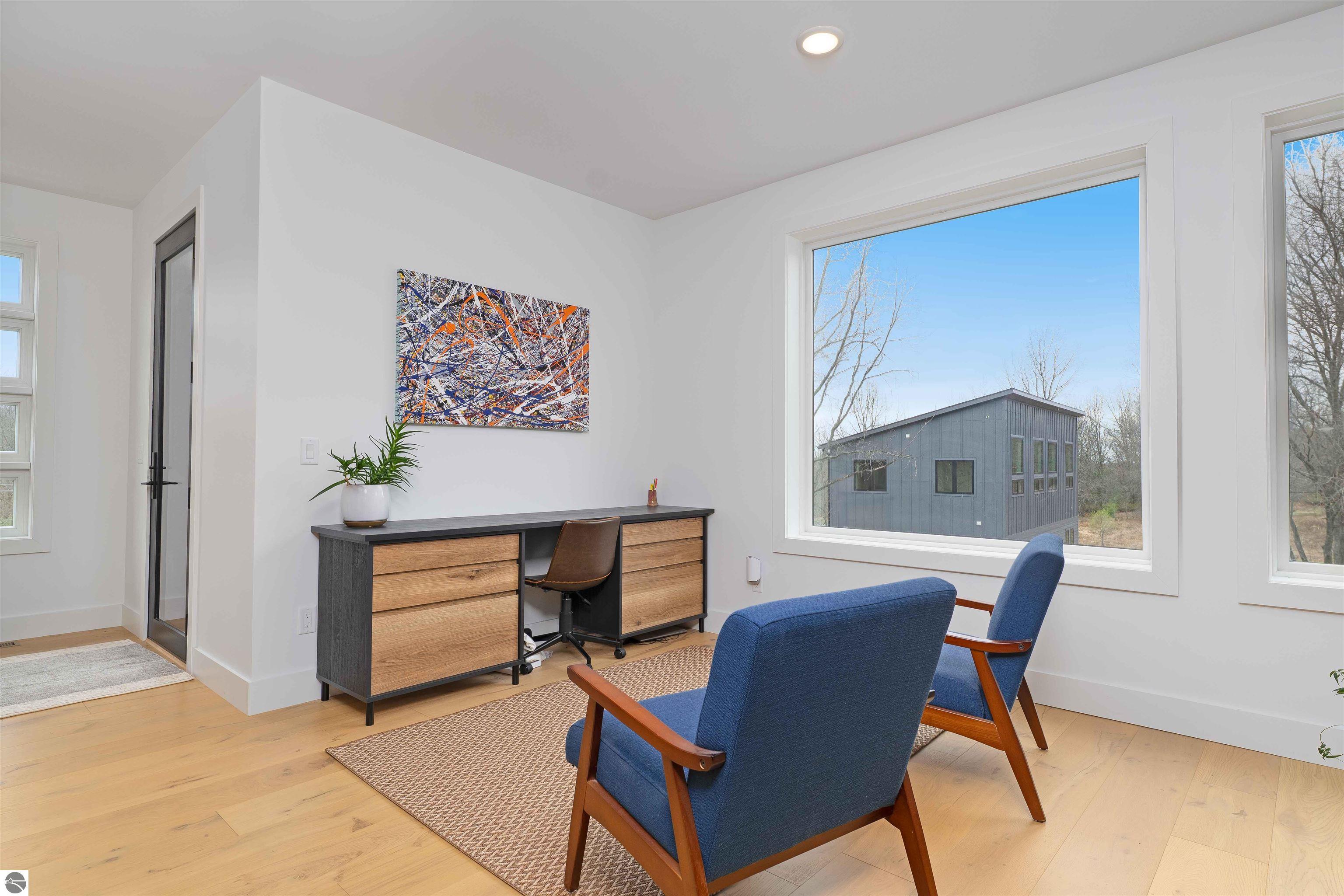 2810 Holiday Village Court