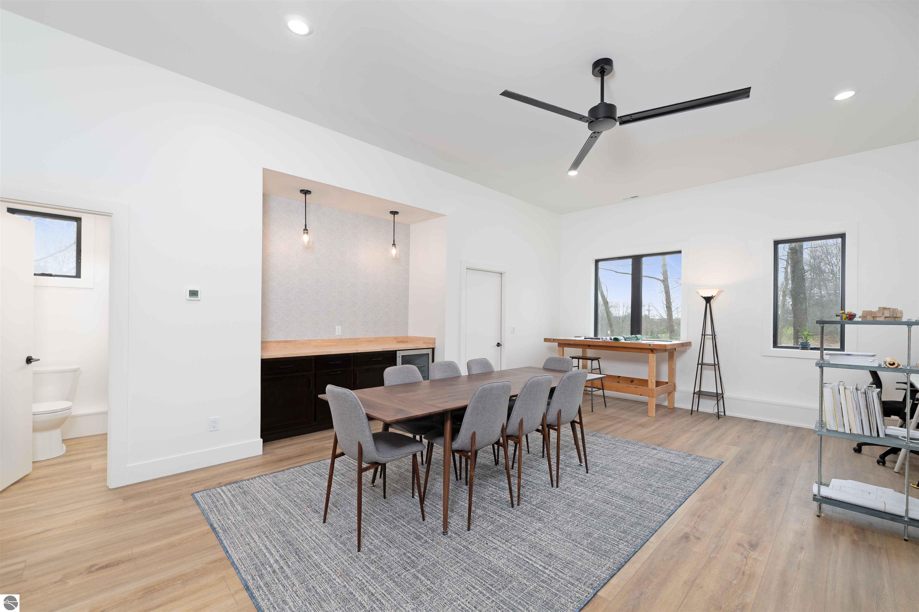 2810 Holiday Village Court