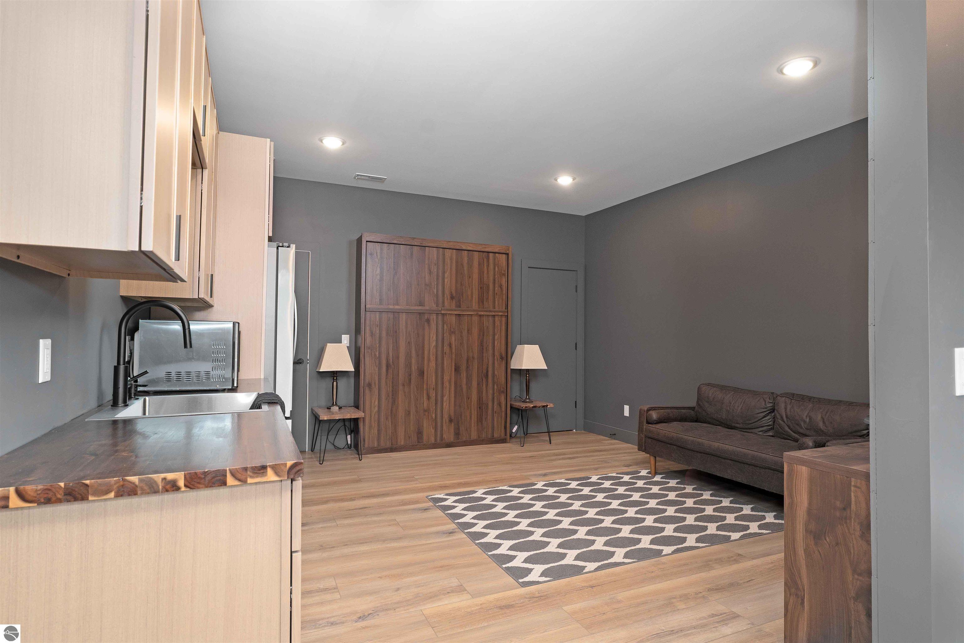 2810 Holiday Village Court