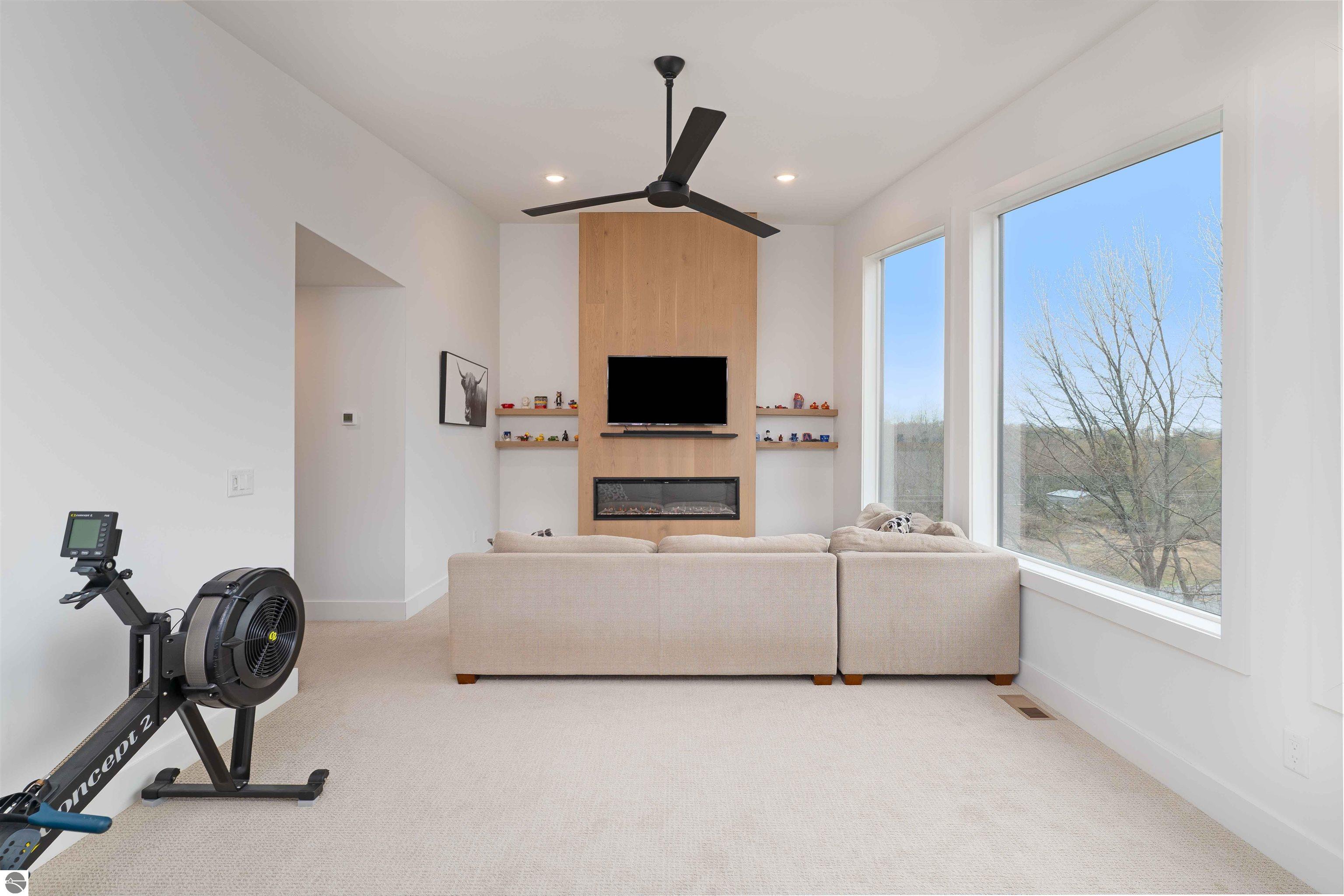 2810 Holiday Village Court
