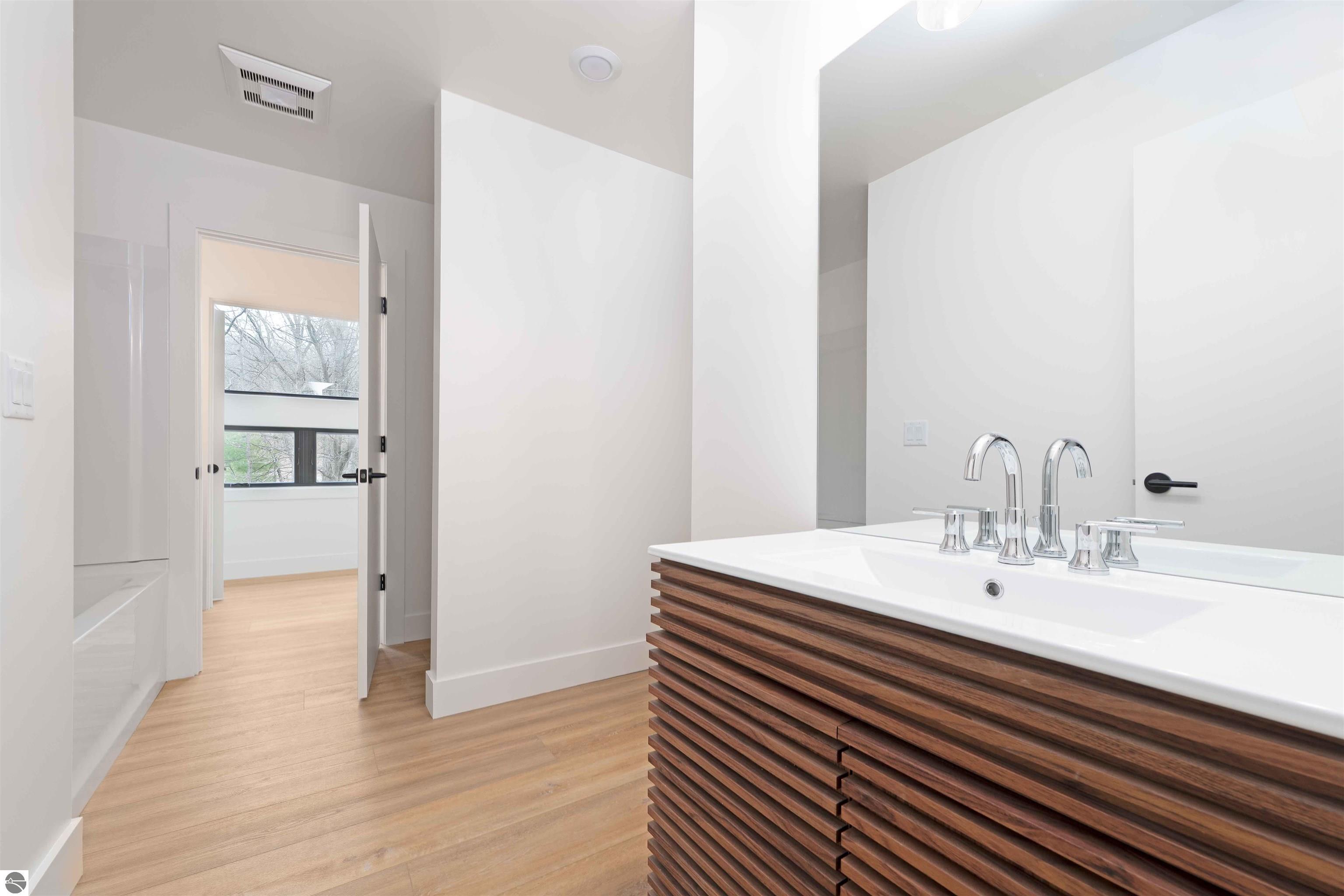 2810 Holiday Village Court