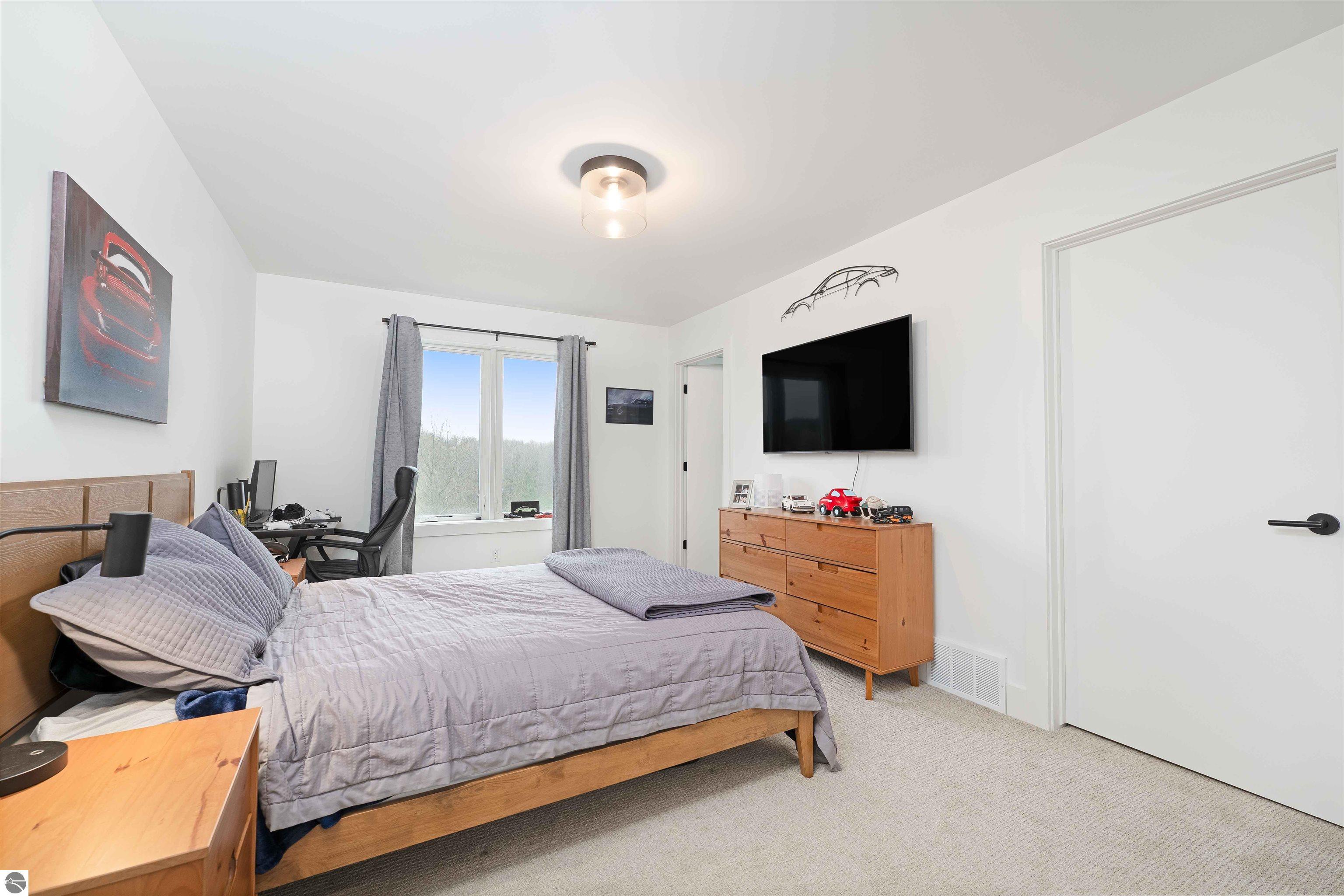 2810 Holiday Village Court