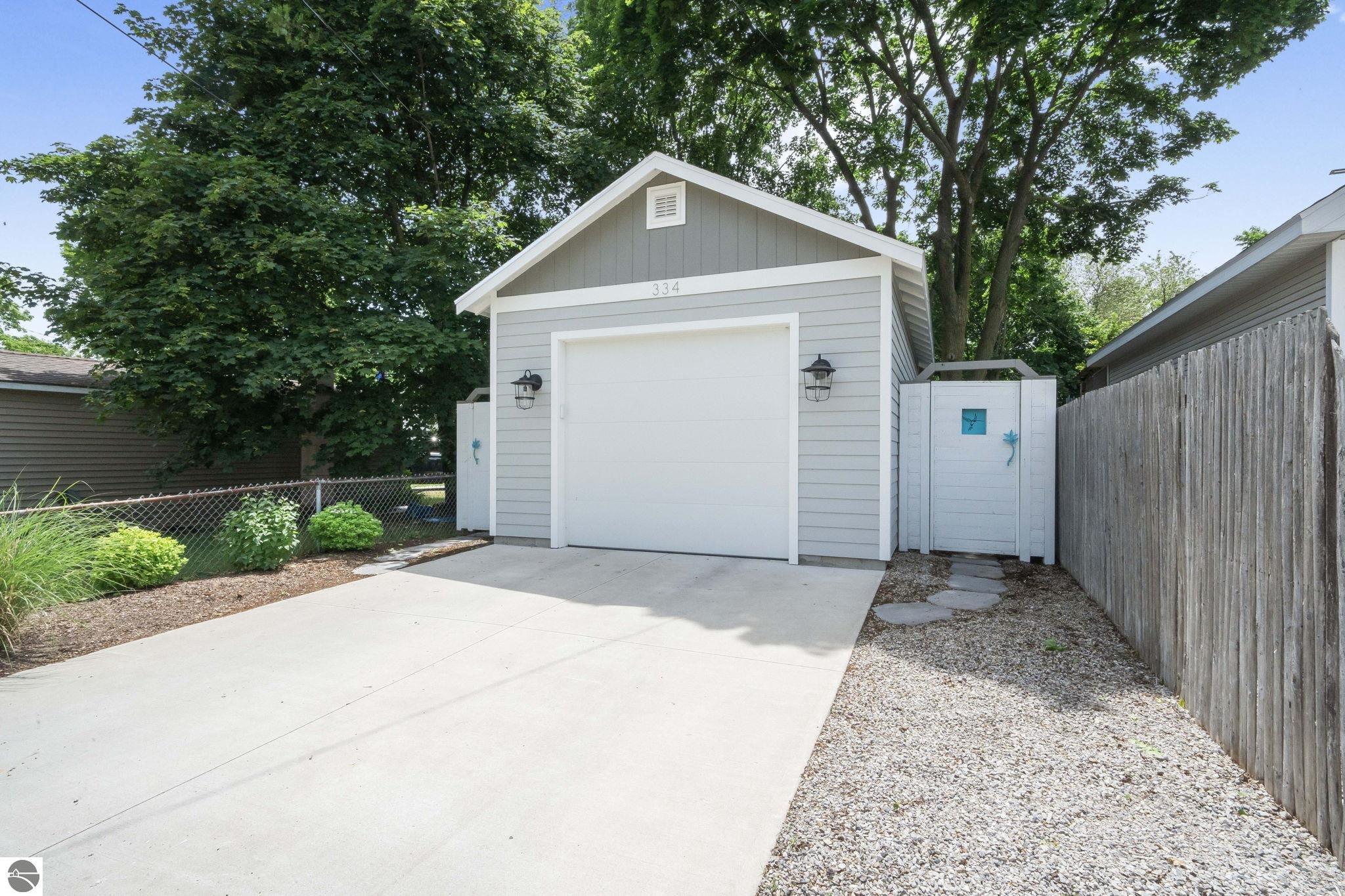334 W Twelfth Street