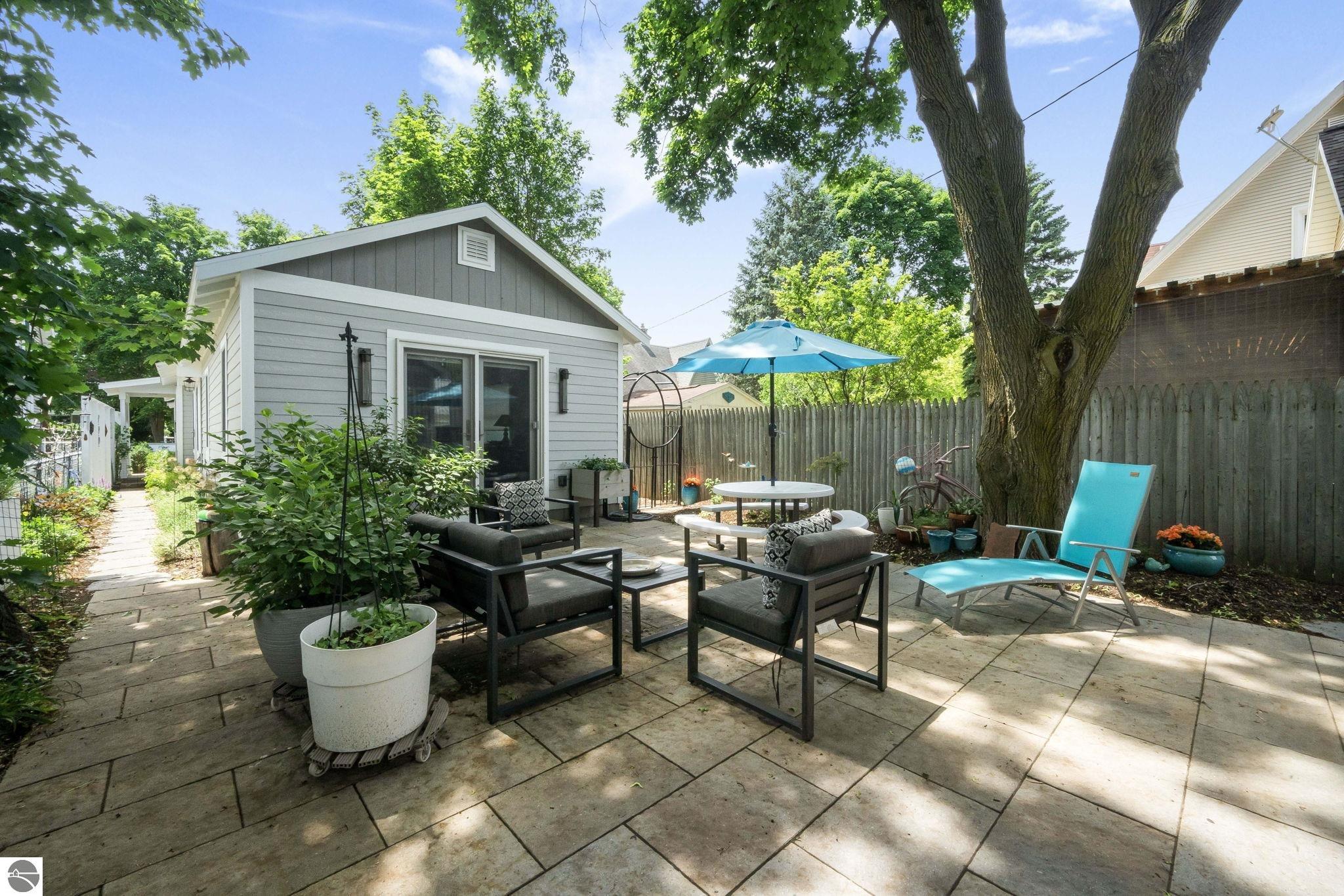 334 W Twelfth Street