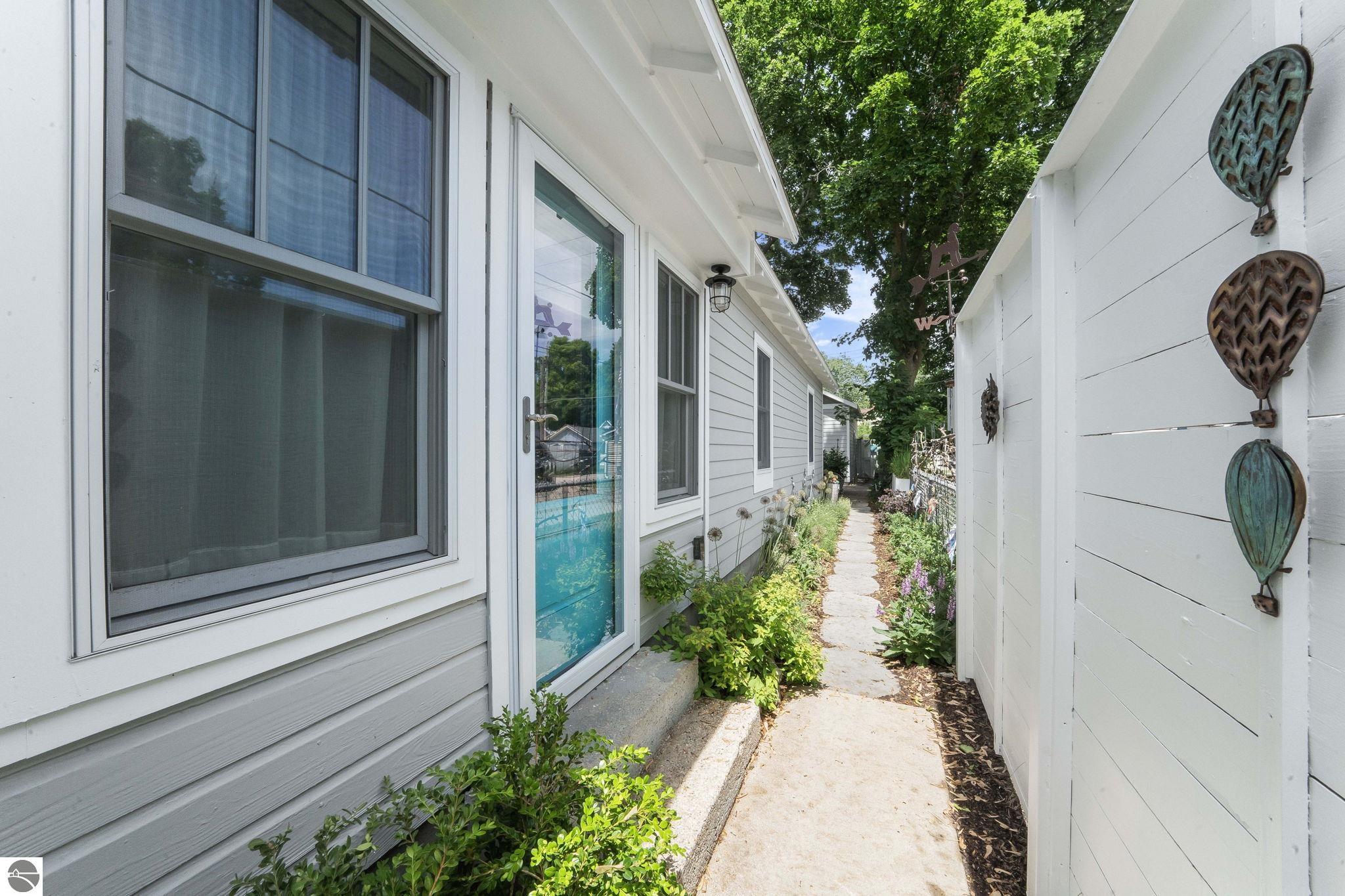 334 W Twelfth Street