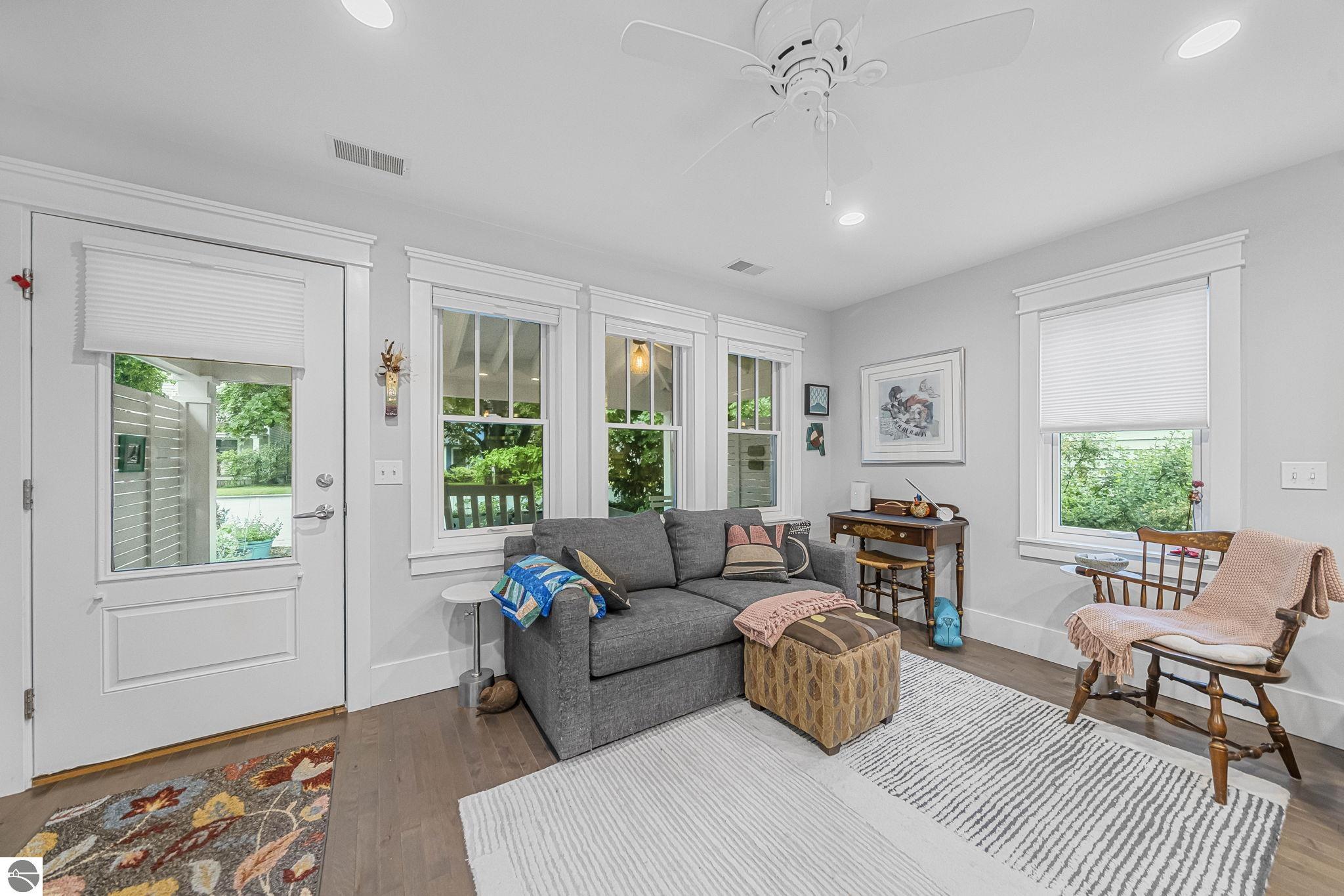 334 W Twelfth Street