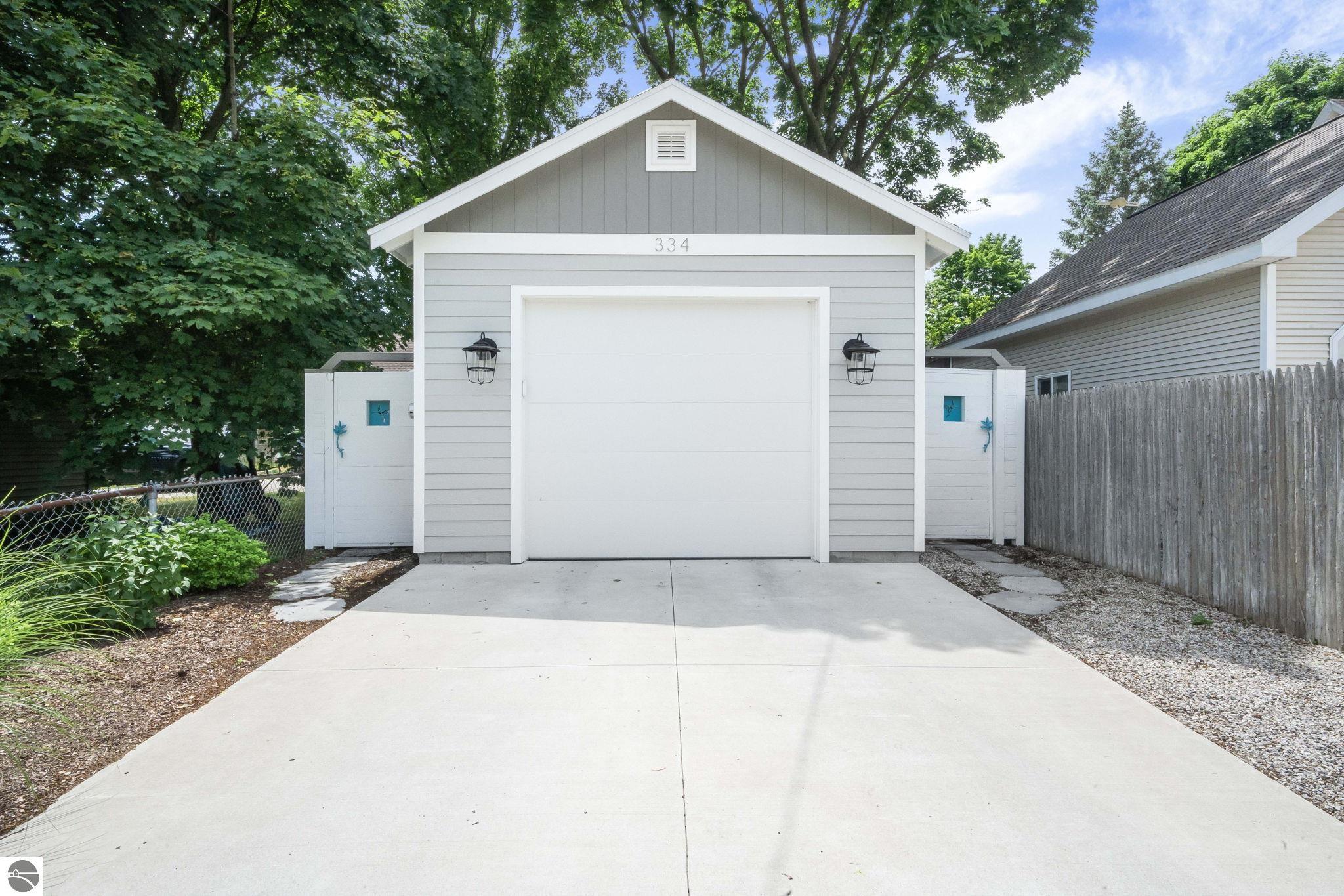 334 W Twelfth Street