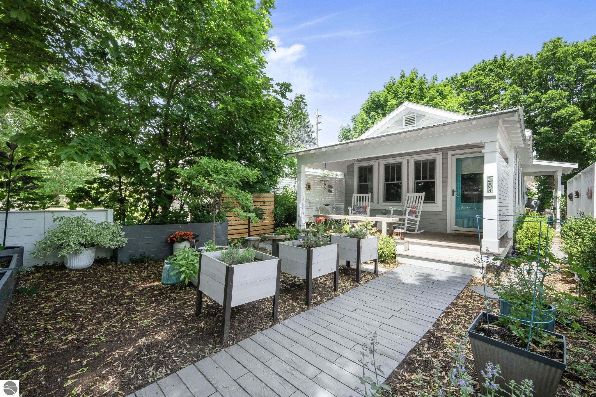 334 W Twelfth Street