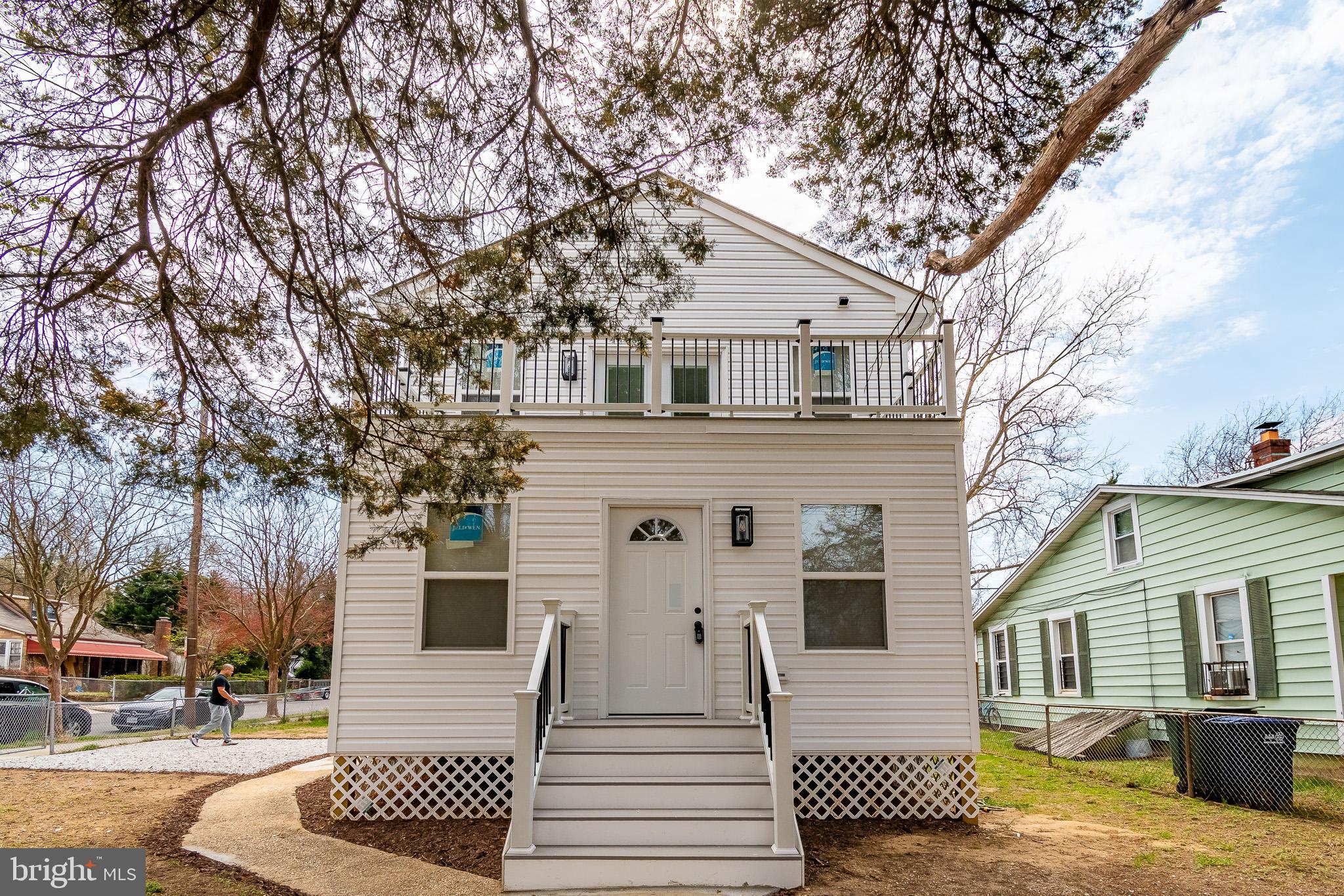 3127 G ST SE