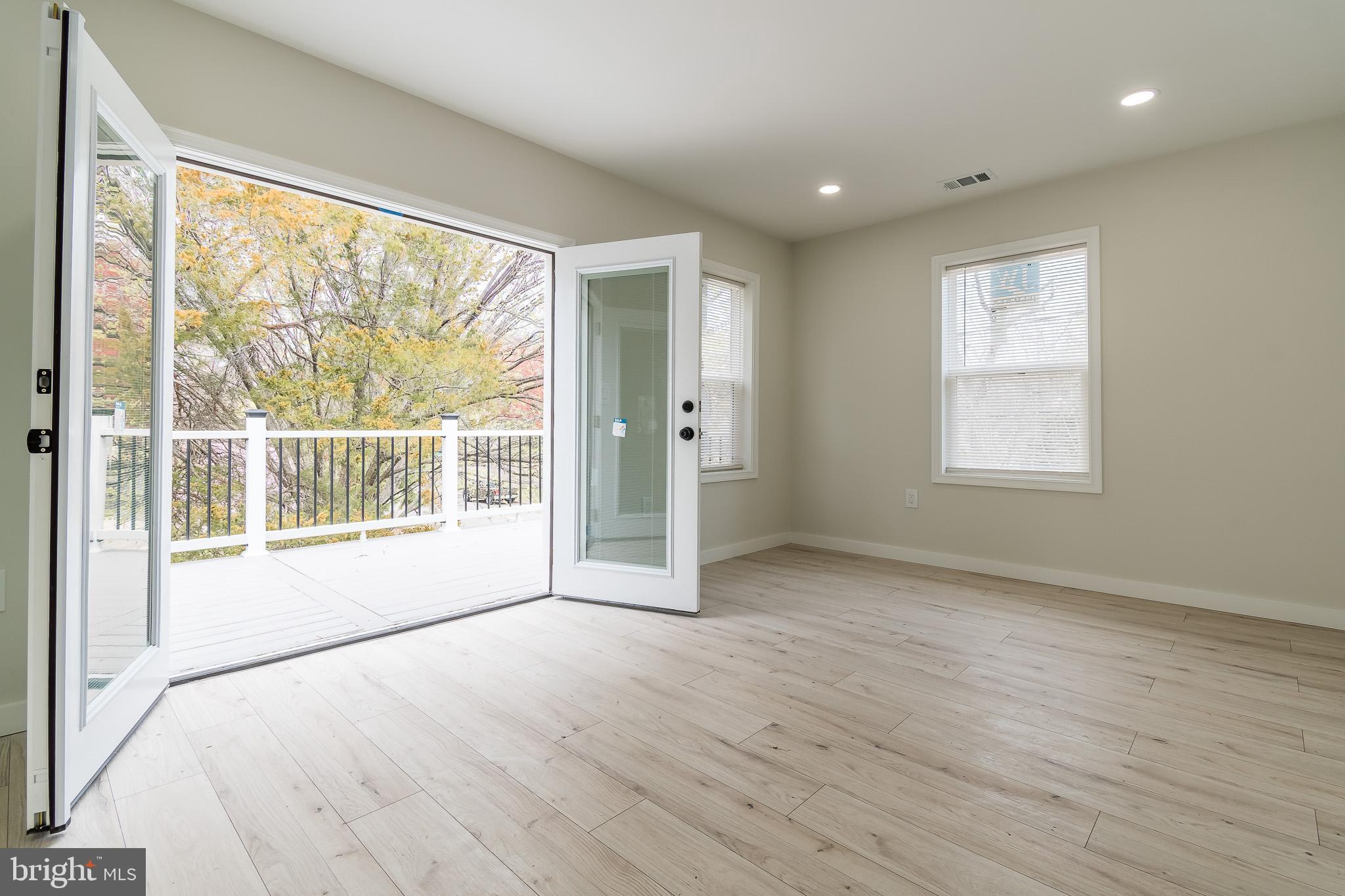 3127 G ST SE