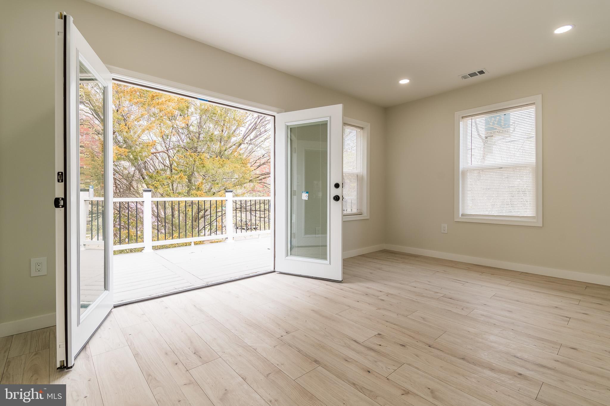 3127 G ST SE
