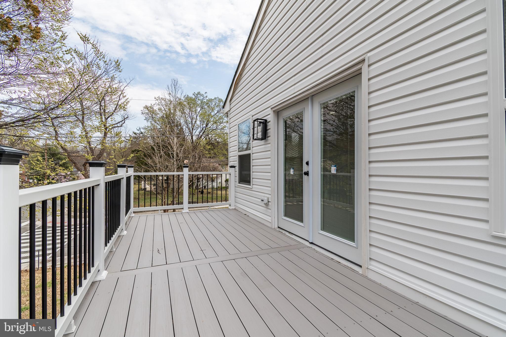 3127 G ST SE
